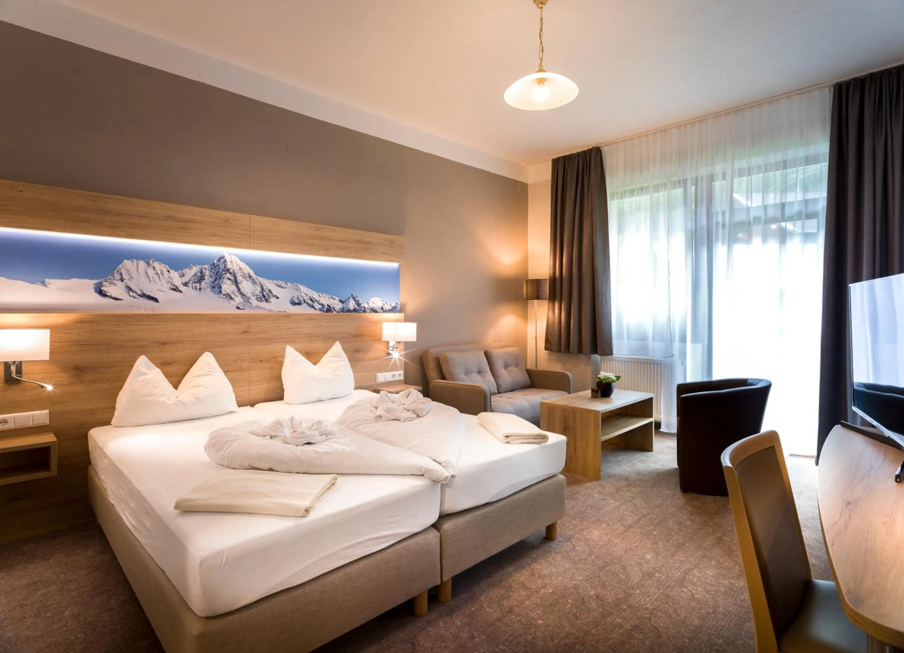 Photo of the whole room, Bed in SCOL Sporthotel Großglockner