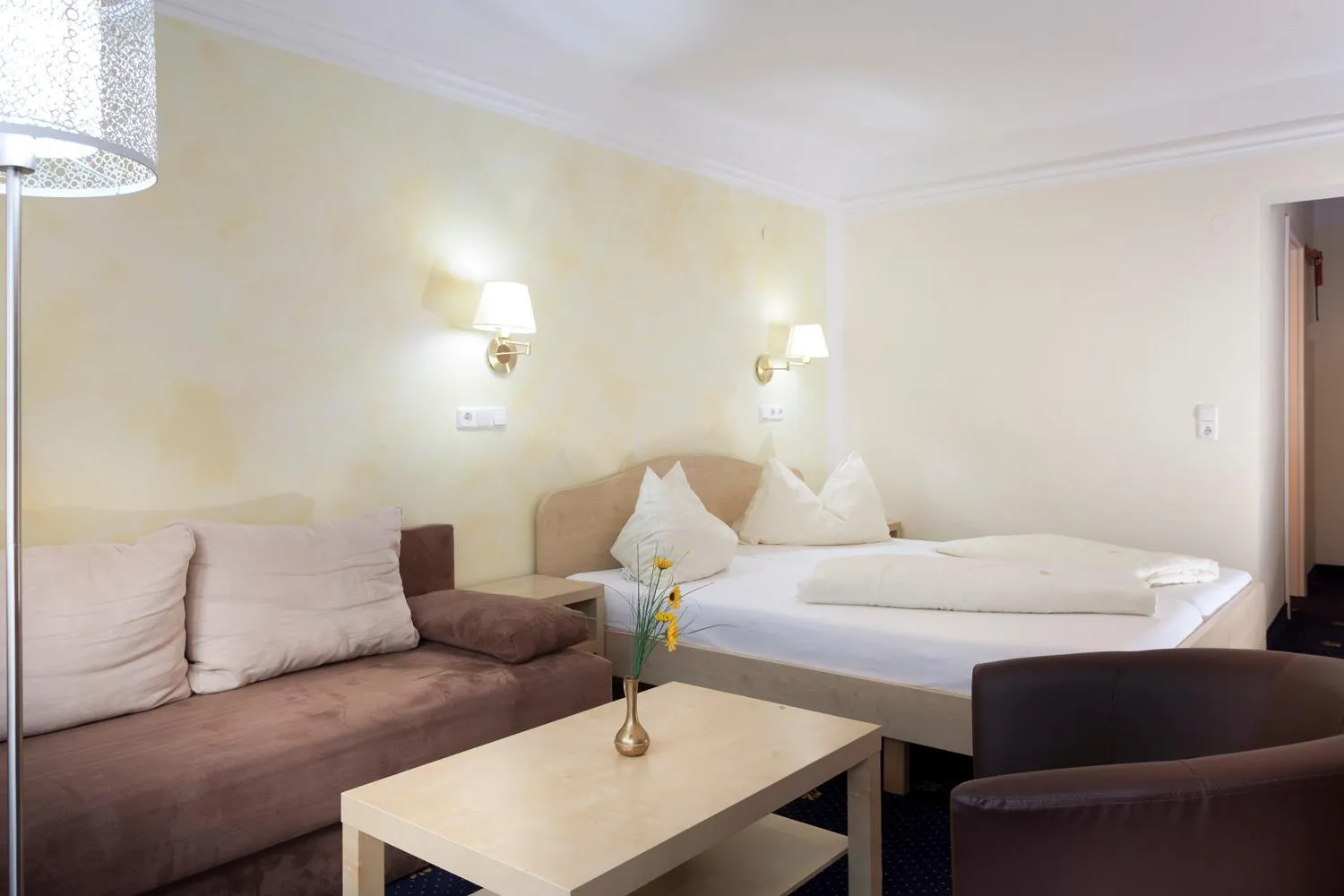 View (from property/room), Bed in SCOL Sporthotel Großglockner