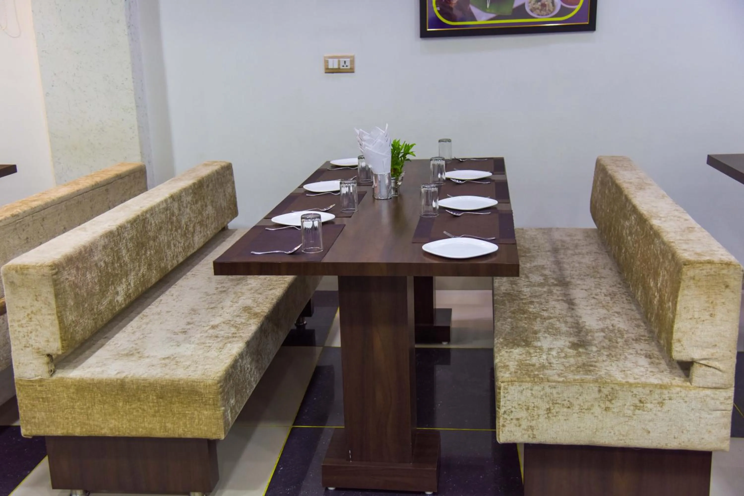 Restaurant/places to eat in Hotel Tulsi Residency