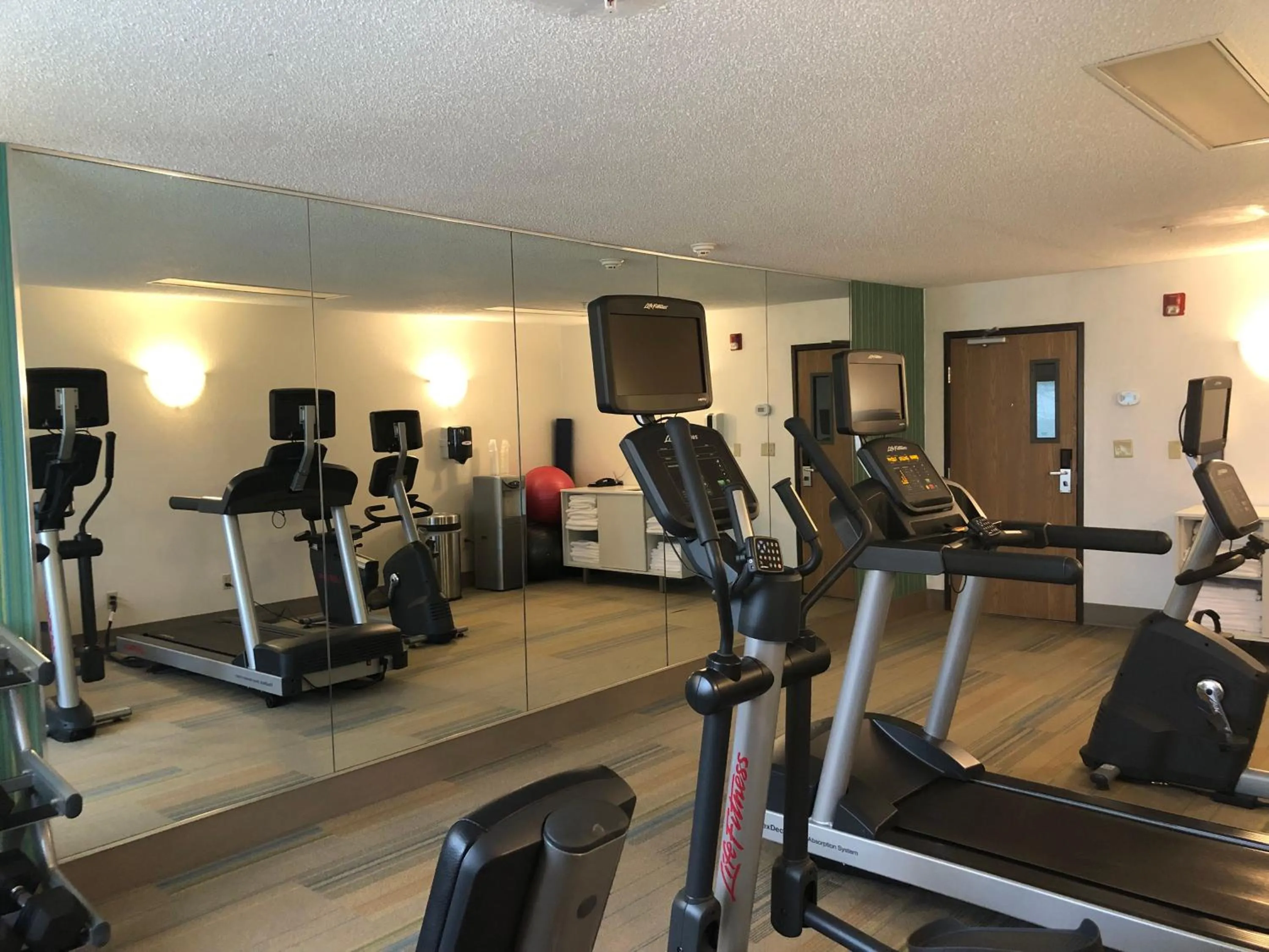 Fitness centre/facilities in Holiday Inn Express Mt. Vernon by IHG
