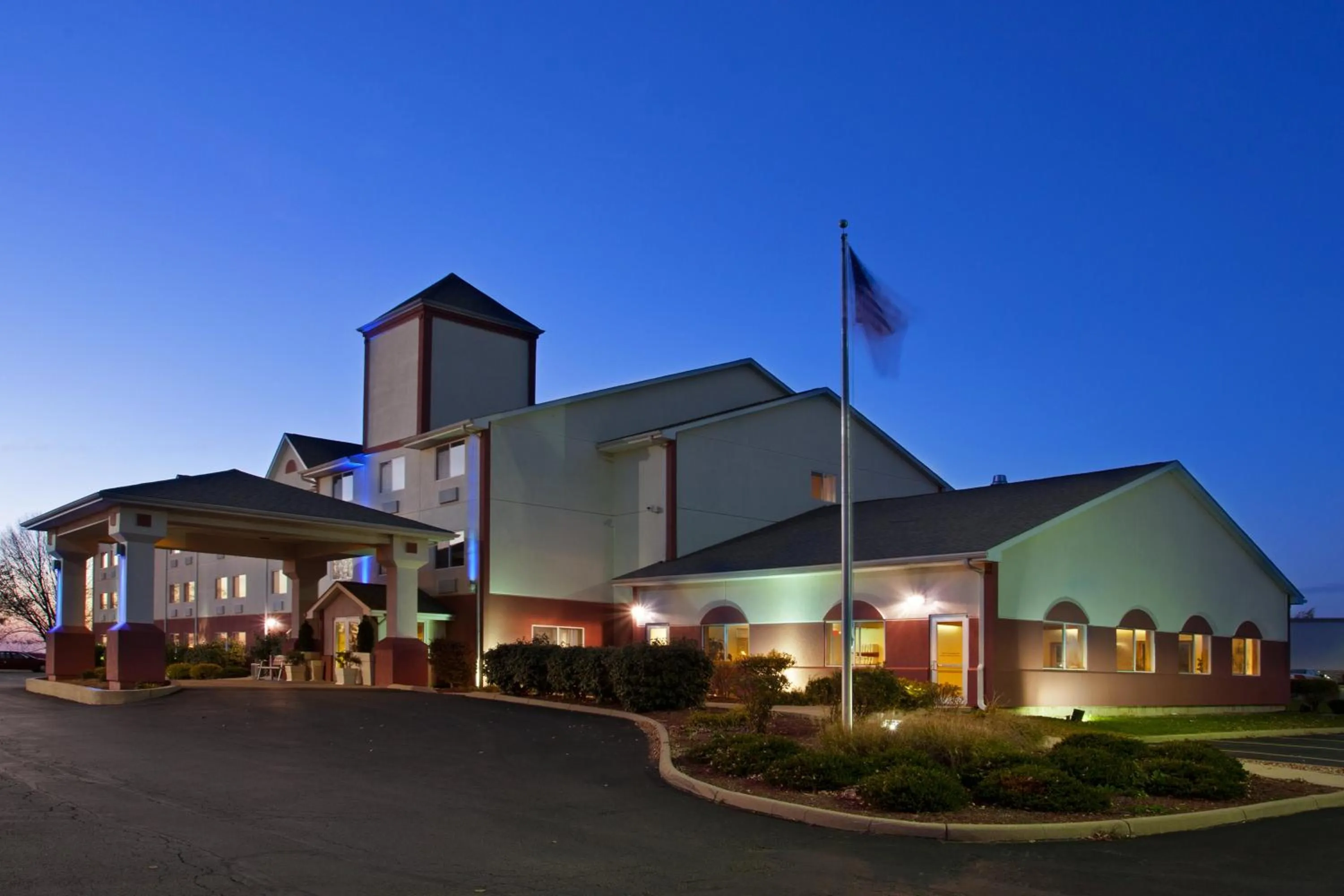 Property building in Holiday Inn Express Mt. Vernon by IHG