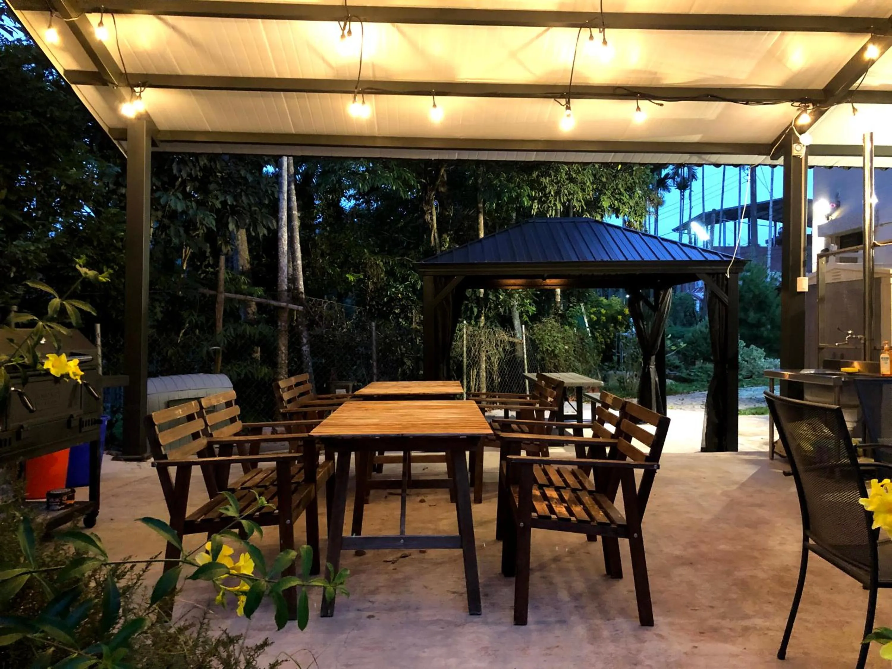 BBQ facilities in Notting Hill B&B