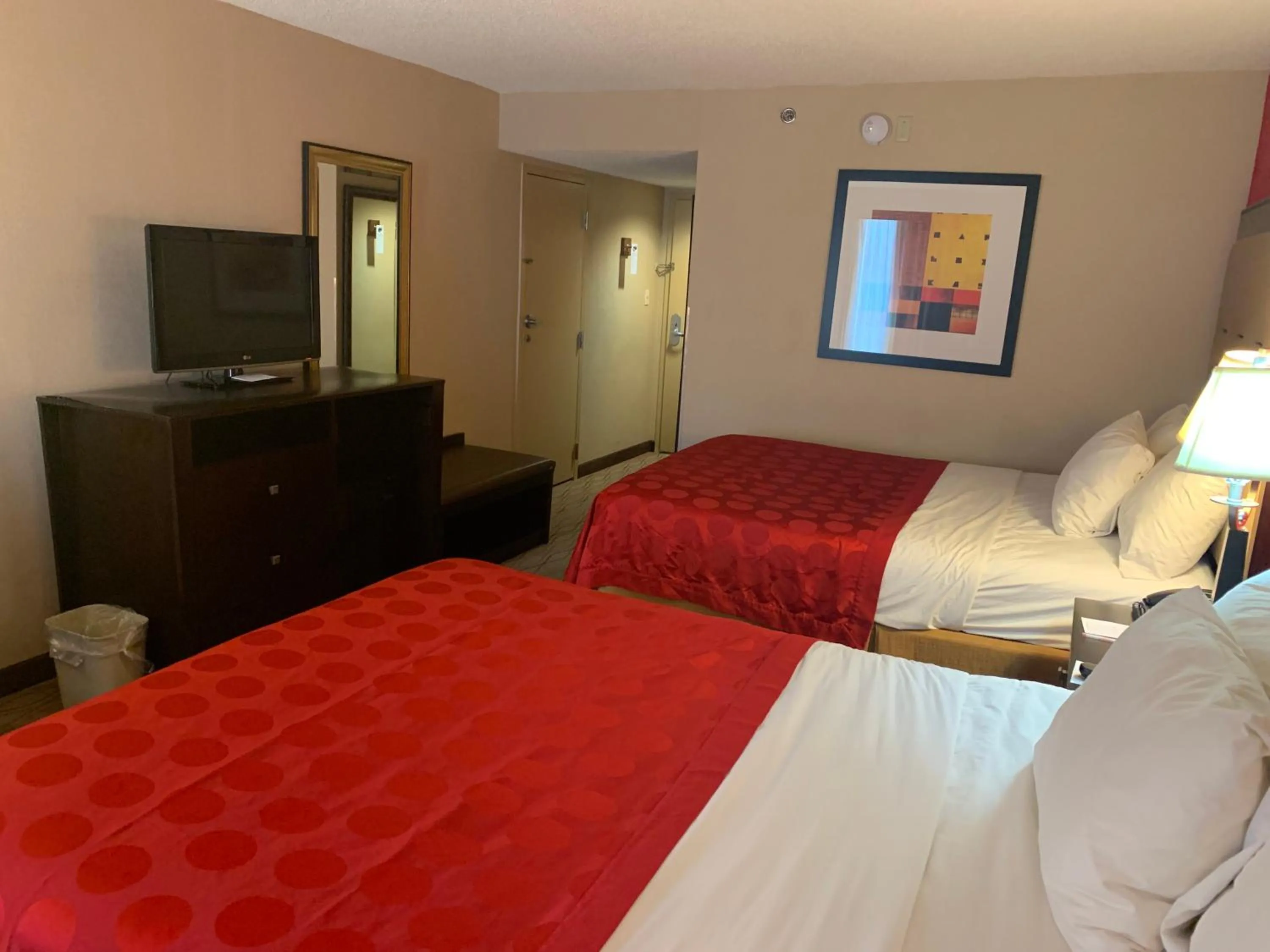 TV and multimedia in Ramada by Wyndham Gainesville