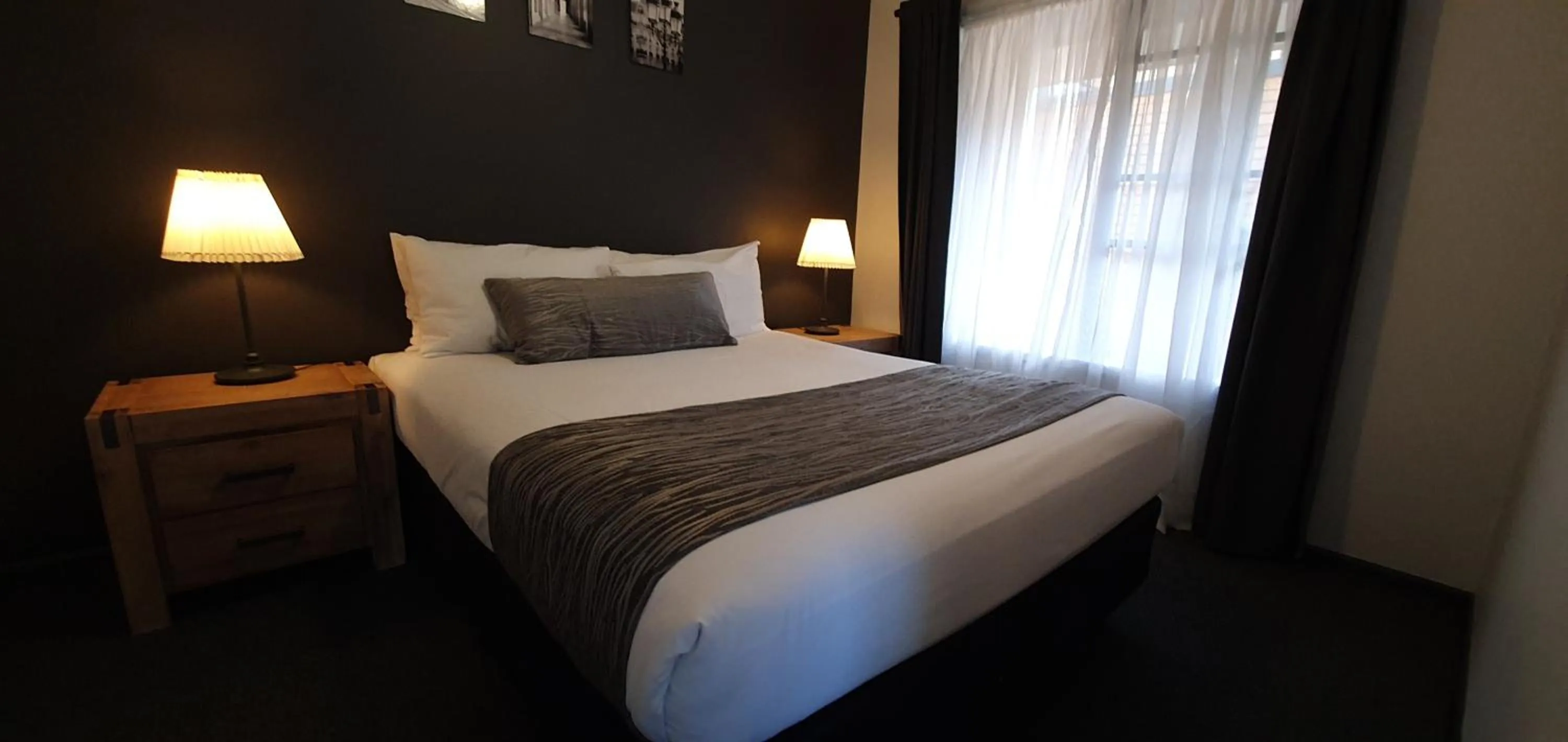 Bedroom, Bed in Colonial Motel & Apartments