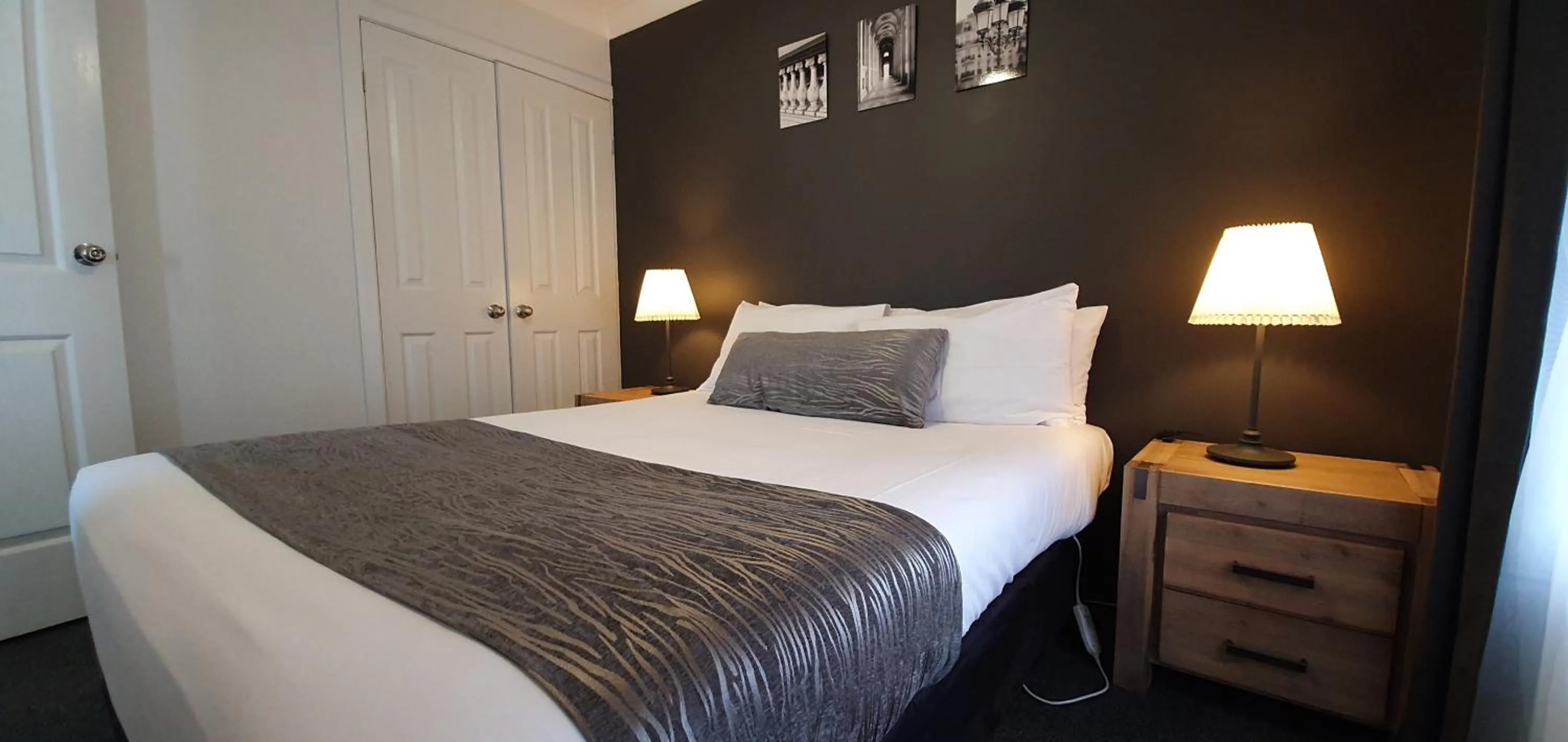 Bedroom, Bed in Colonial Motel & Apartments