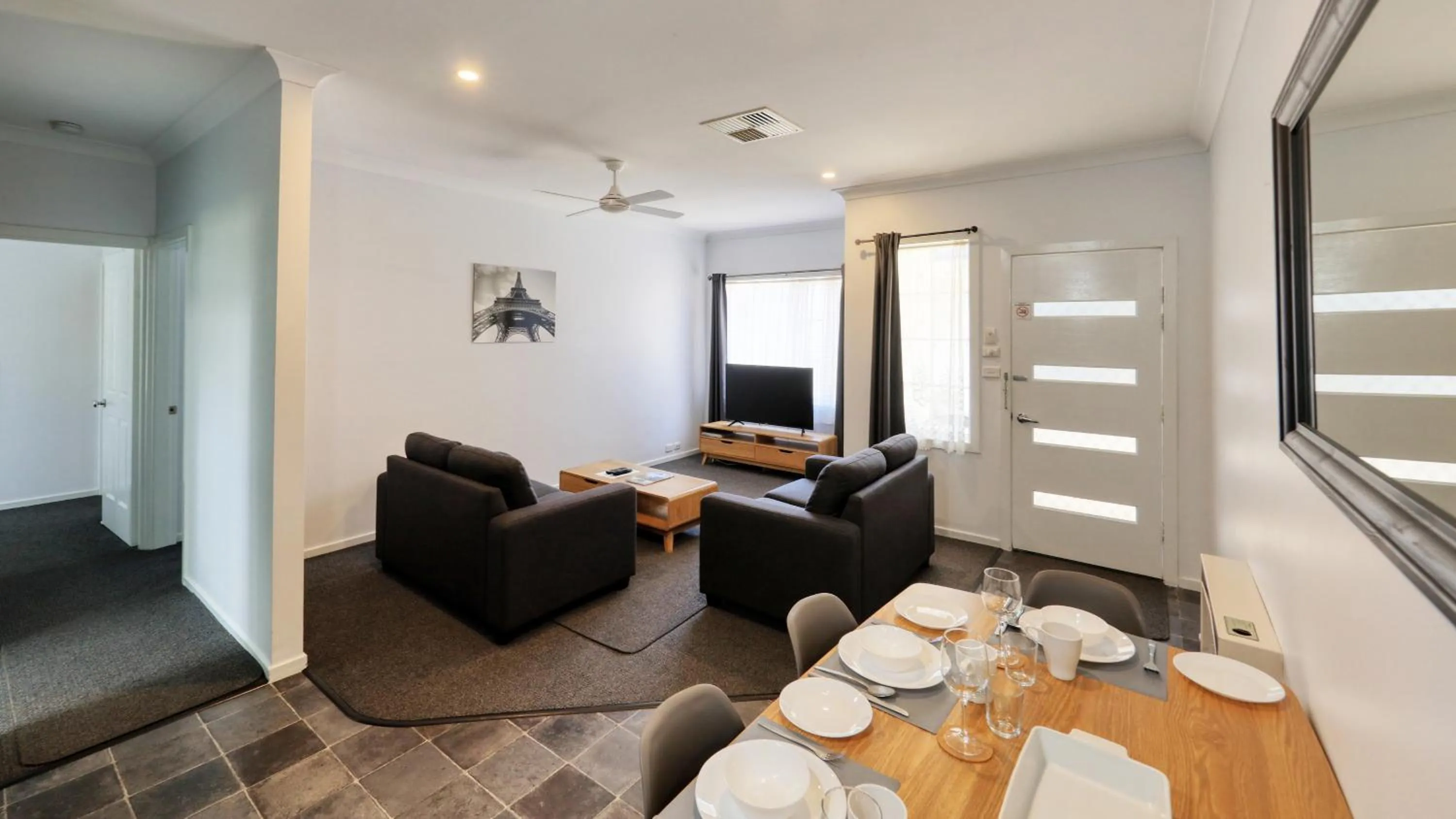Living room in Colonial Motel & Apartments