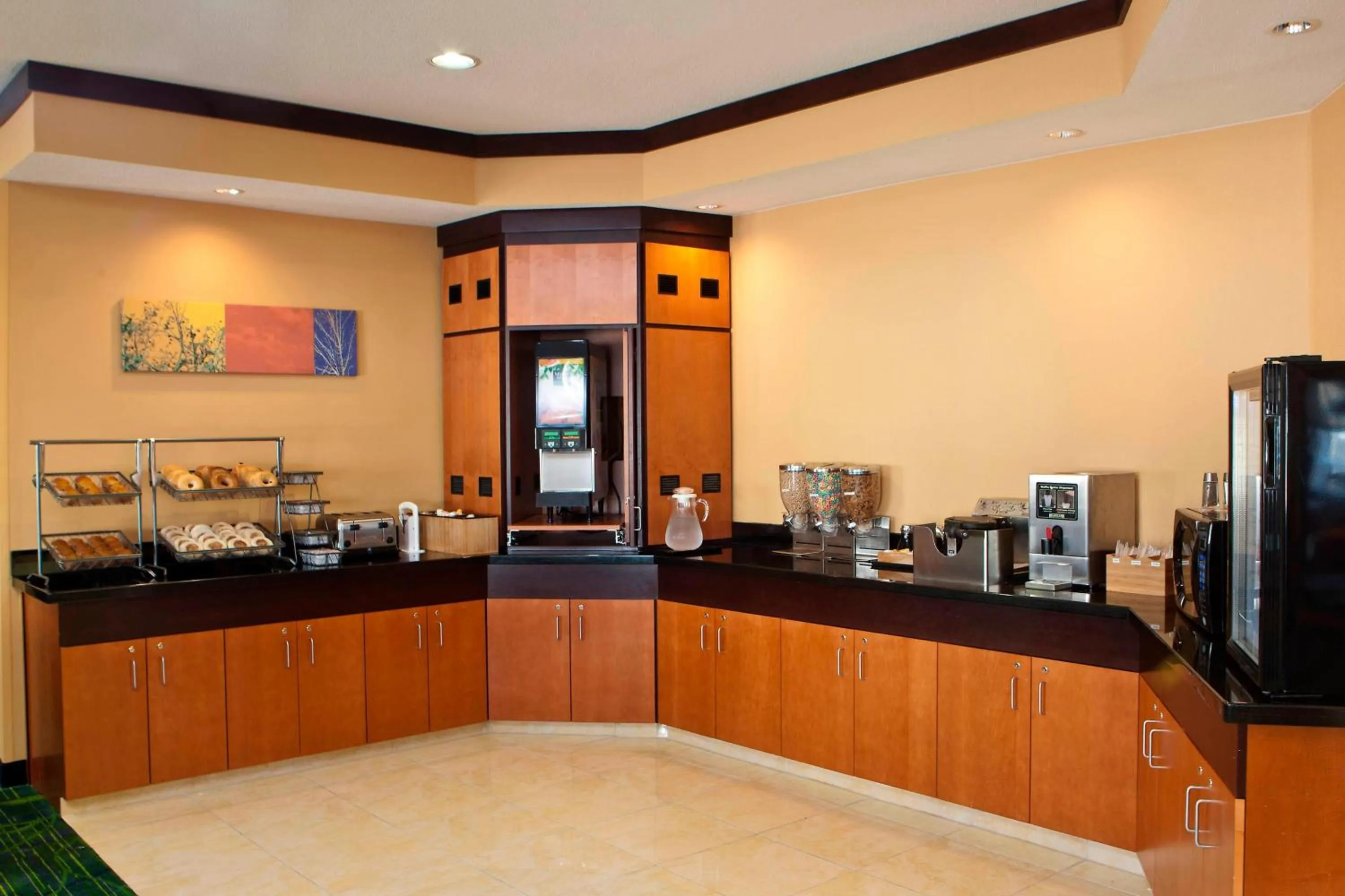 Breakfast in Fairfield Inn & Suites by Marriott Champaign