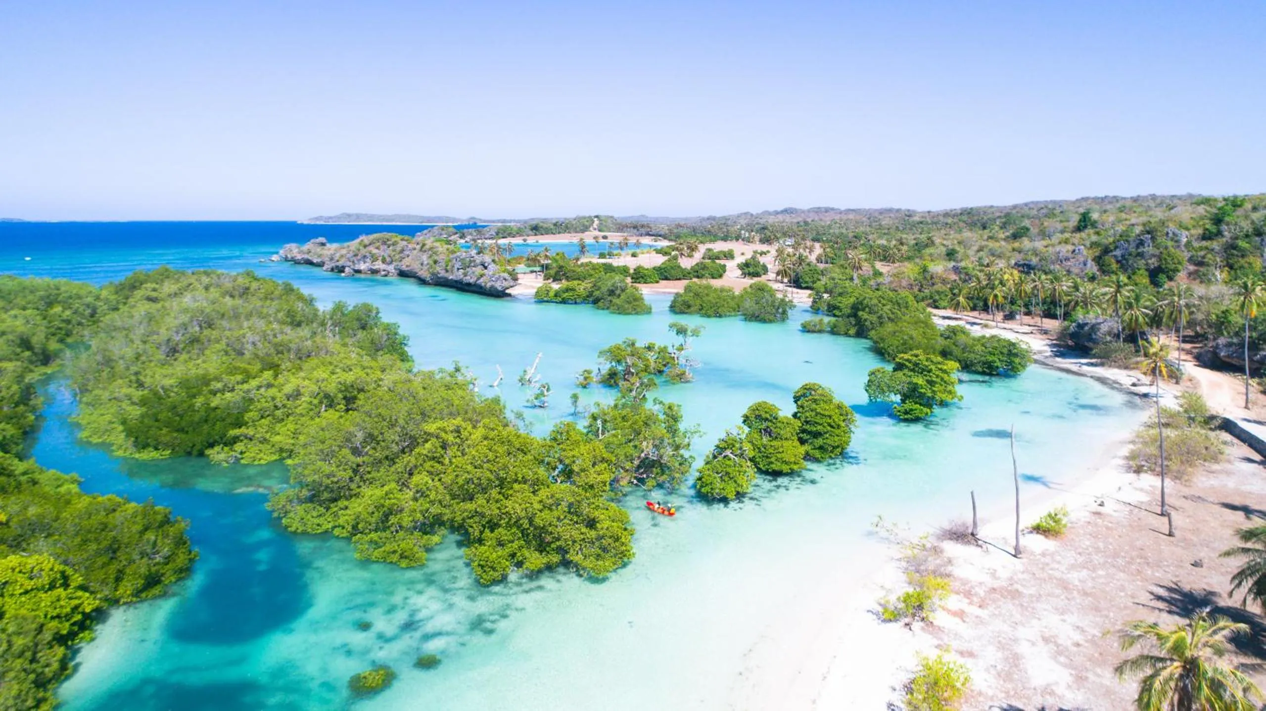 Canoeing in Bo'a Vida Rote