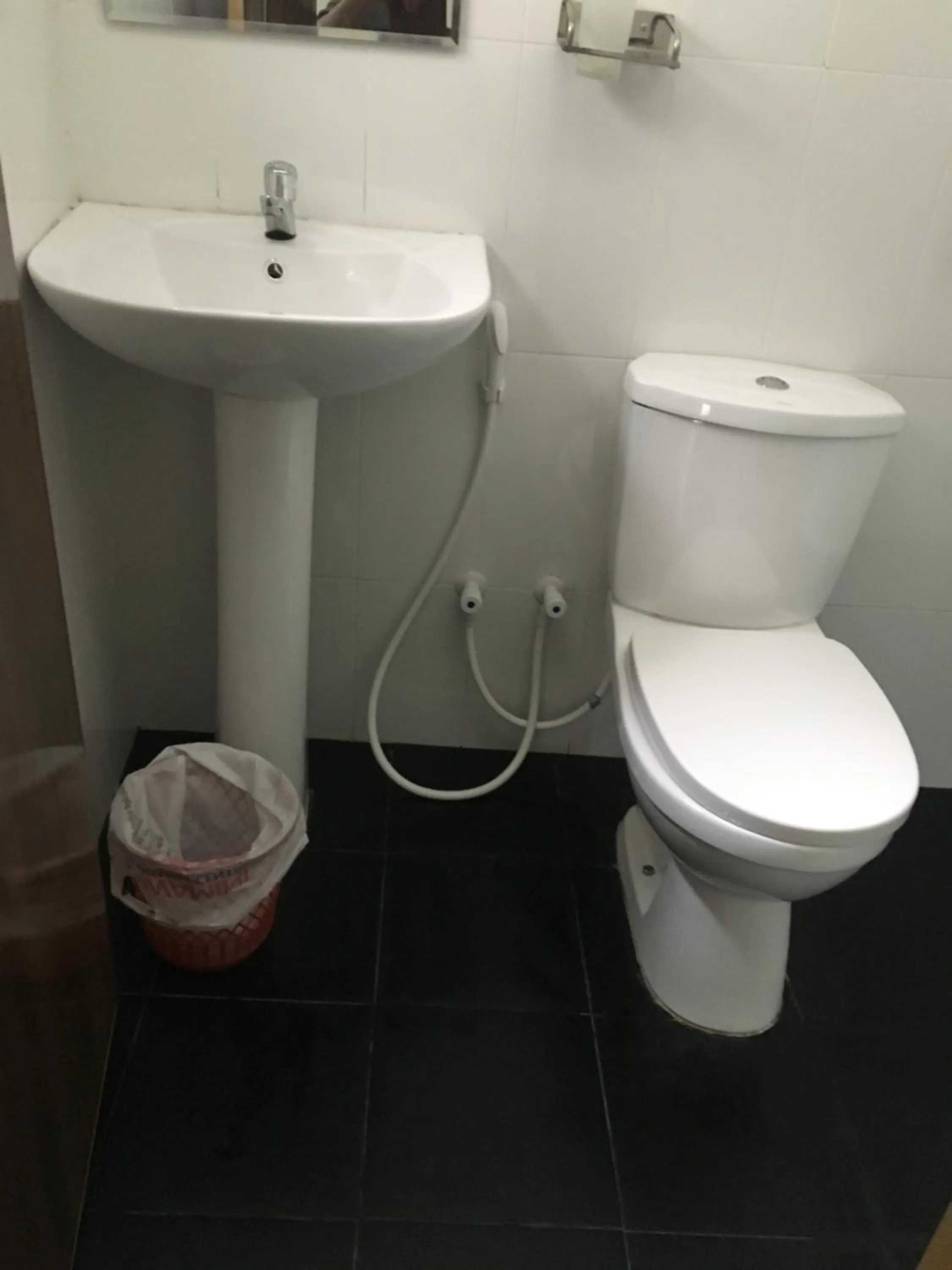 Bathroom in Cloud Inn Kandy Homestay - Near Temple of Tooth