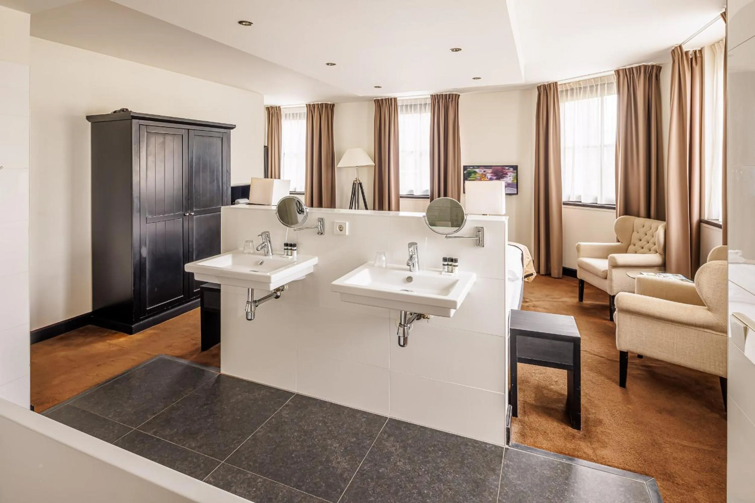 Communal lounge/ TV room in Grand Hotel Alkmaar