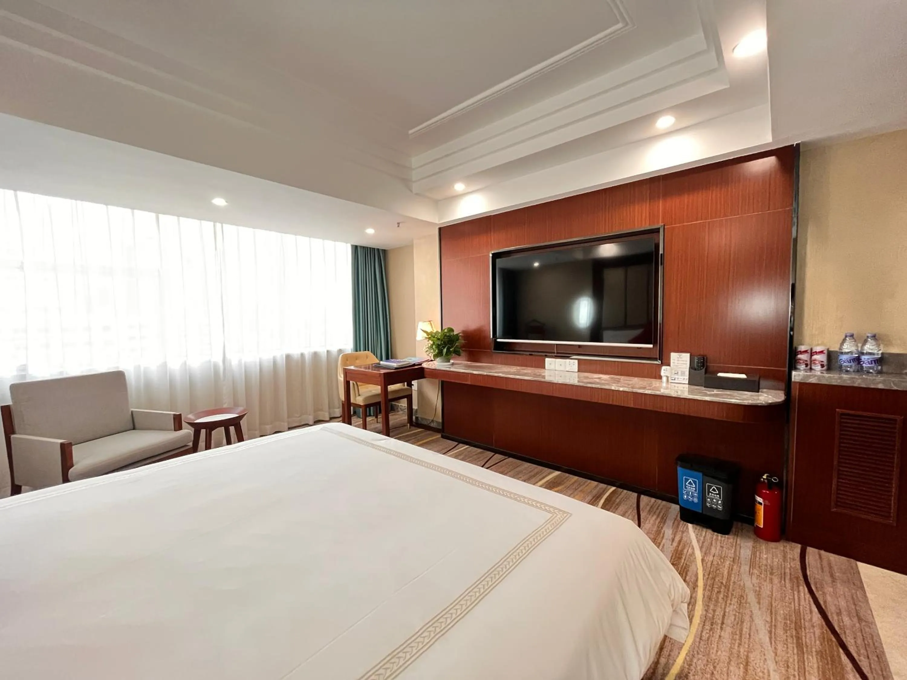 Photo of the whole room, Bed in Skyline Plaza Hotel Guangzhou