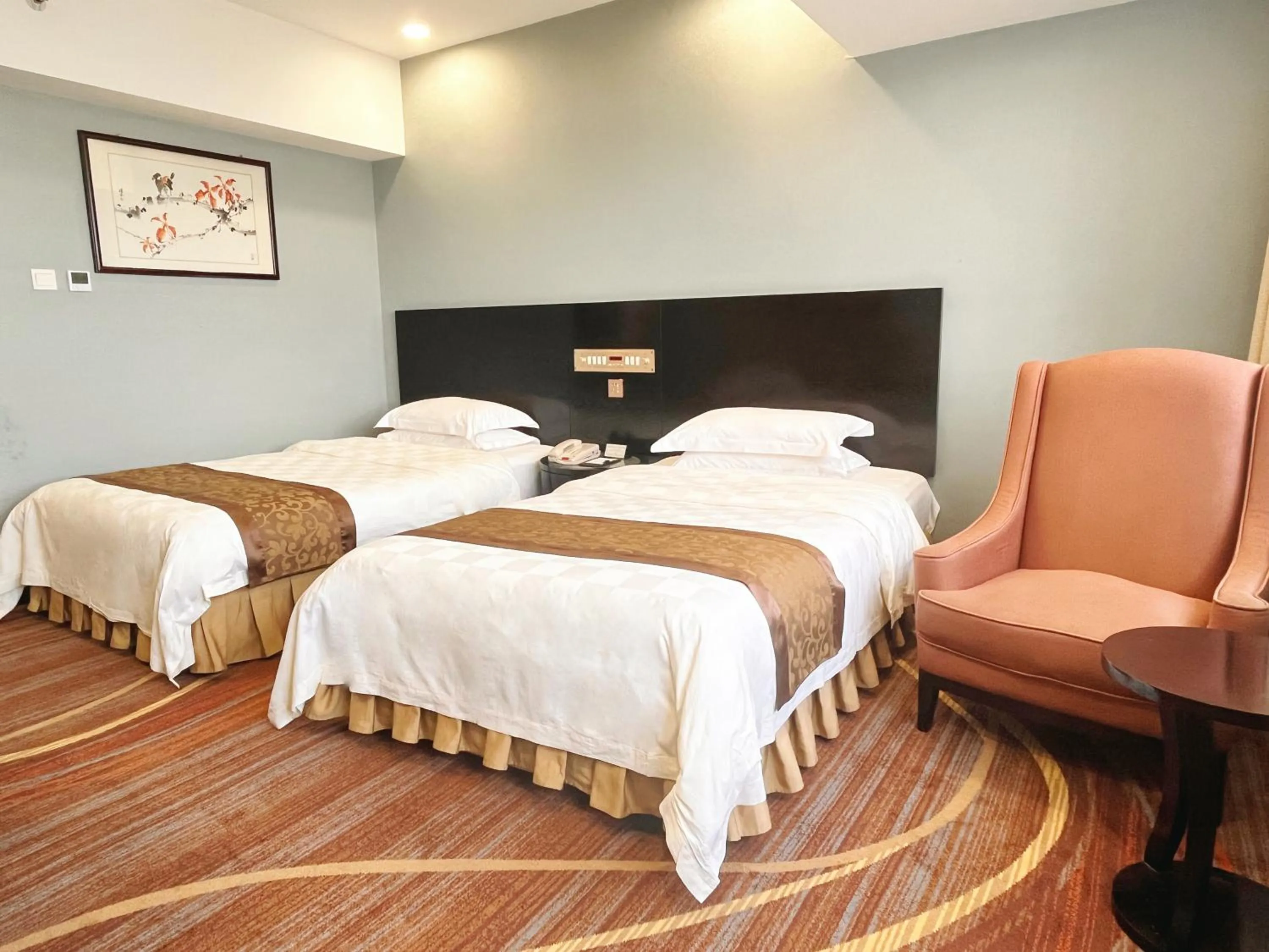 Photo of the whole room, Bed in Skyline Plaza Hotel Guangzhou