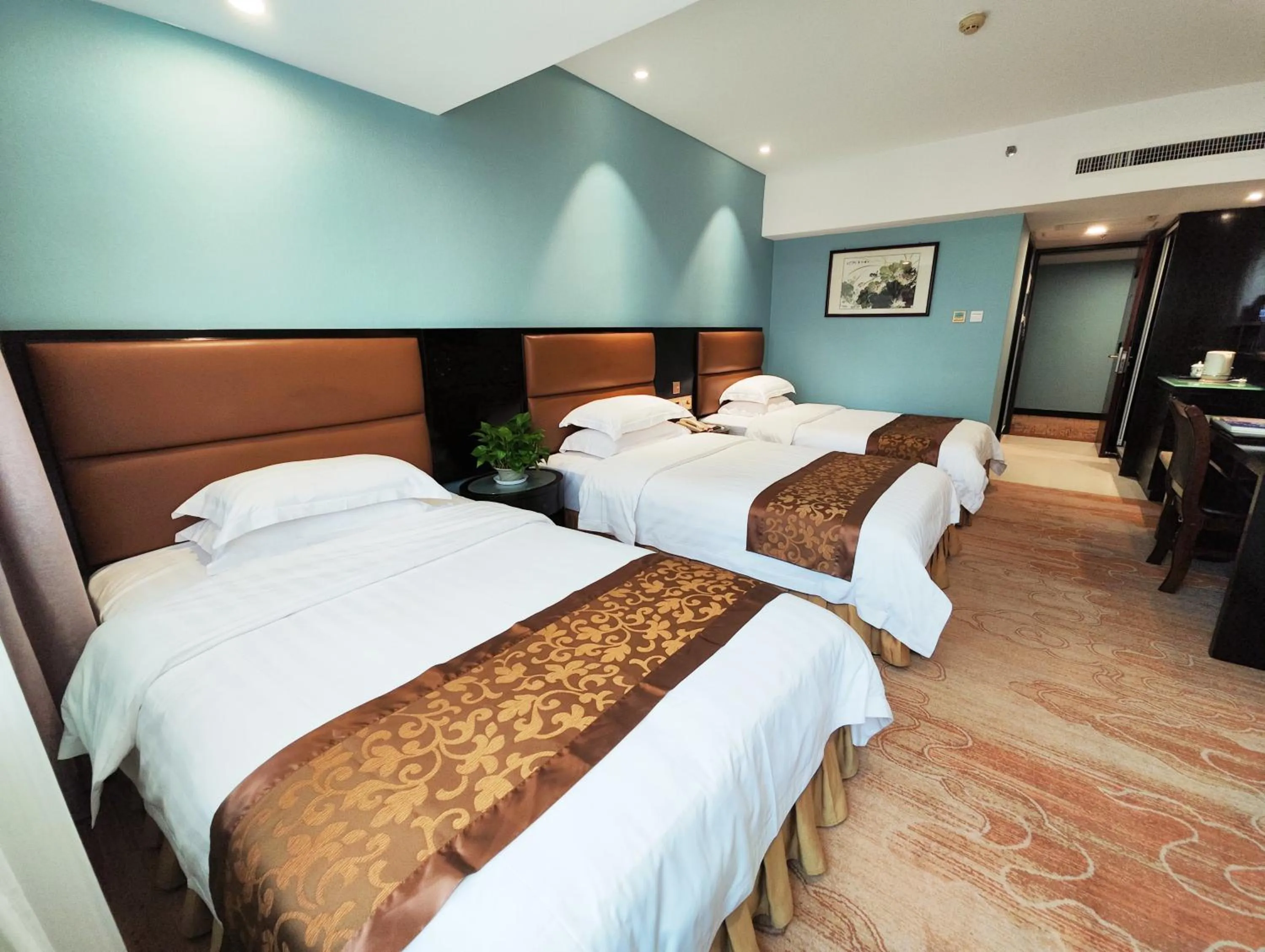 Photo of the whole room, Bed in Skyline Plaza Hotel Guangzhou