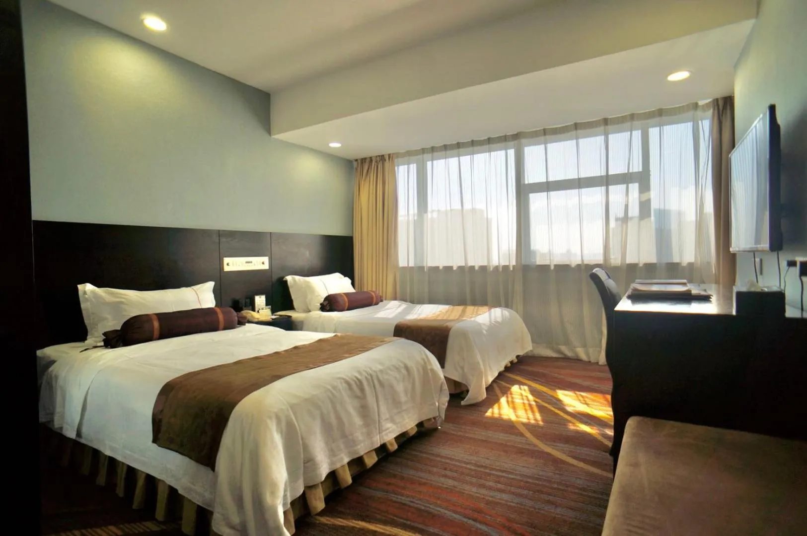 Photo of the whole room, Bed in Skyline Plaza Hotel Guangzhou