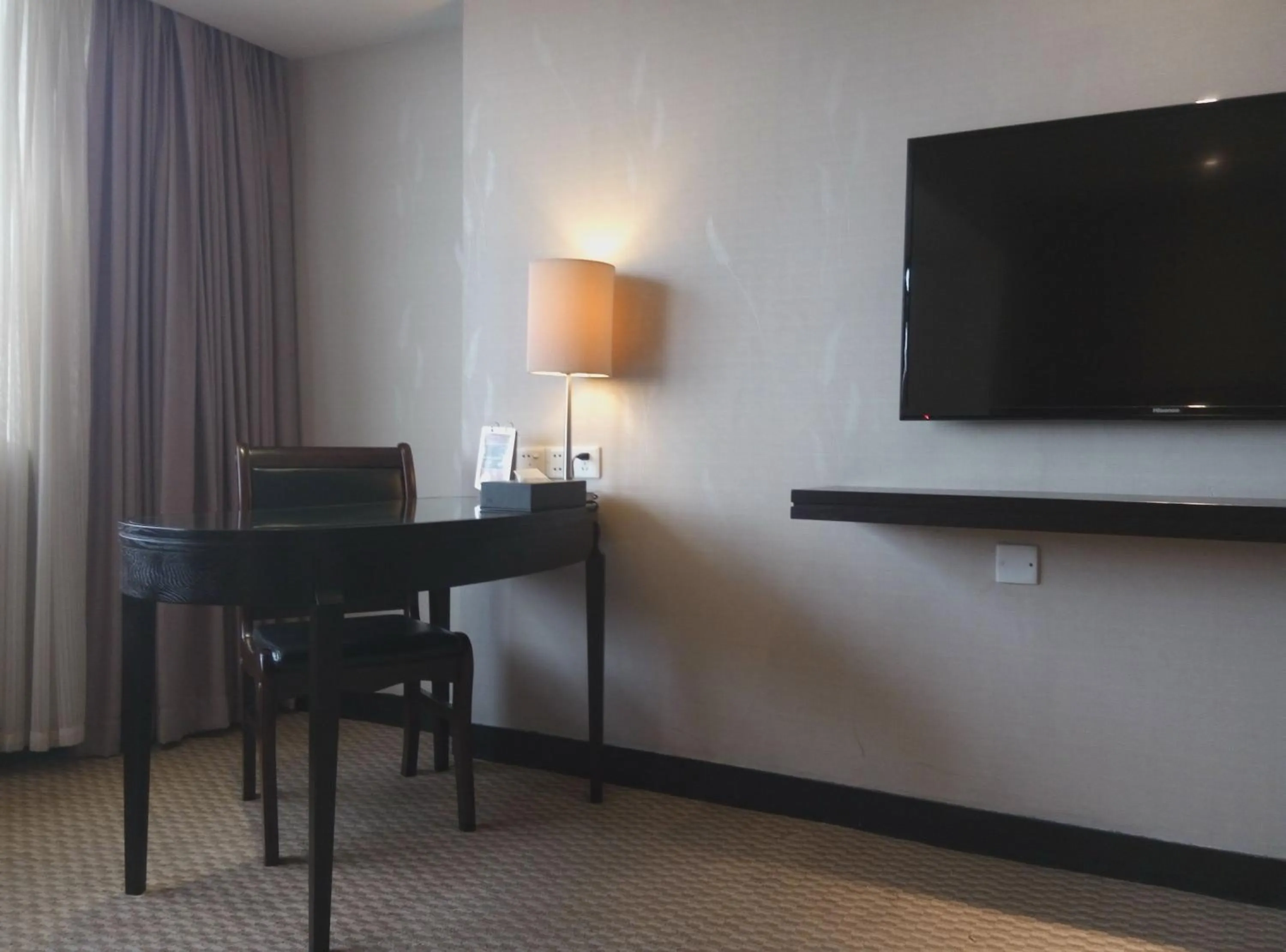 TV and multimedia in Skyline Plaza Hotel Guangzhou