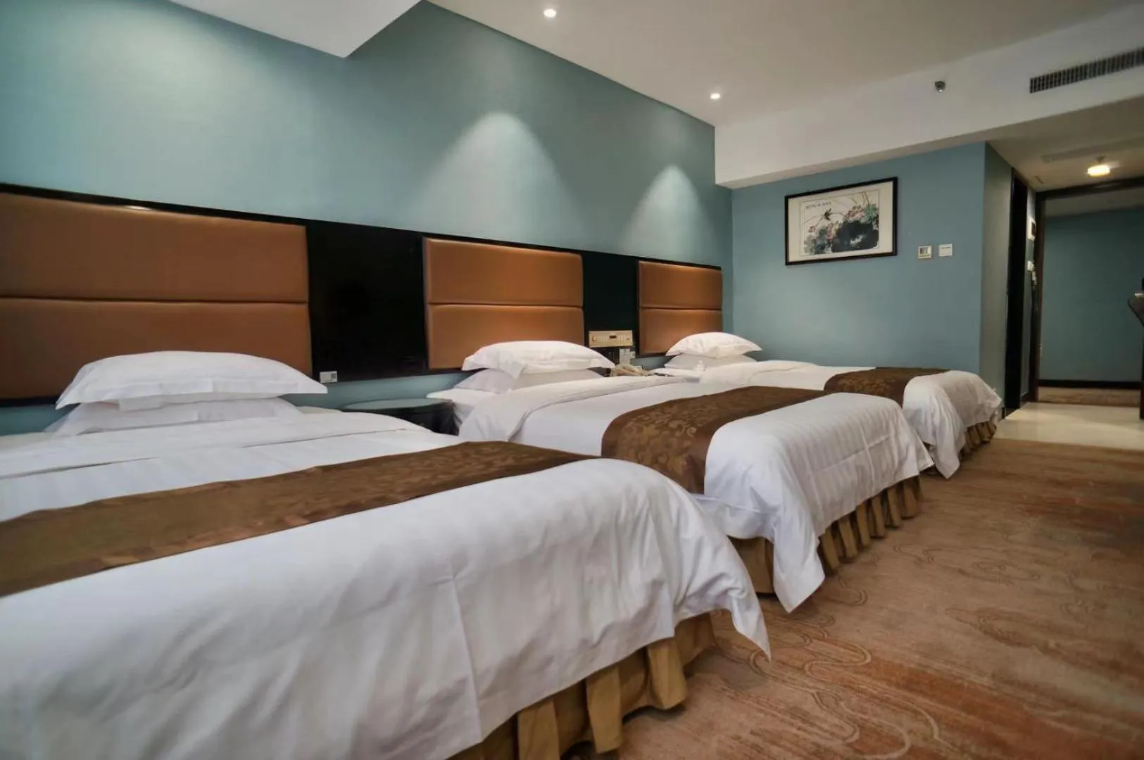 Photo of the whole room, Bed in Skyline Plaza Hotel Guangzhou