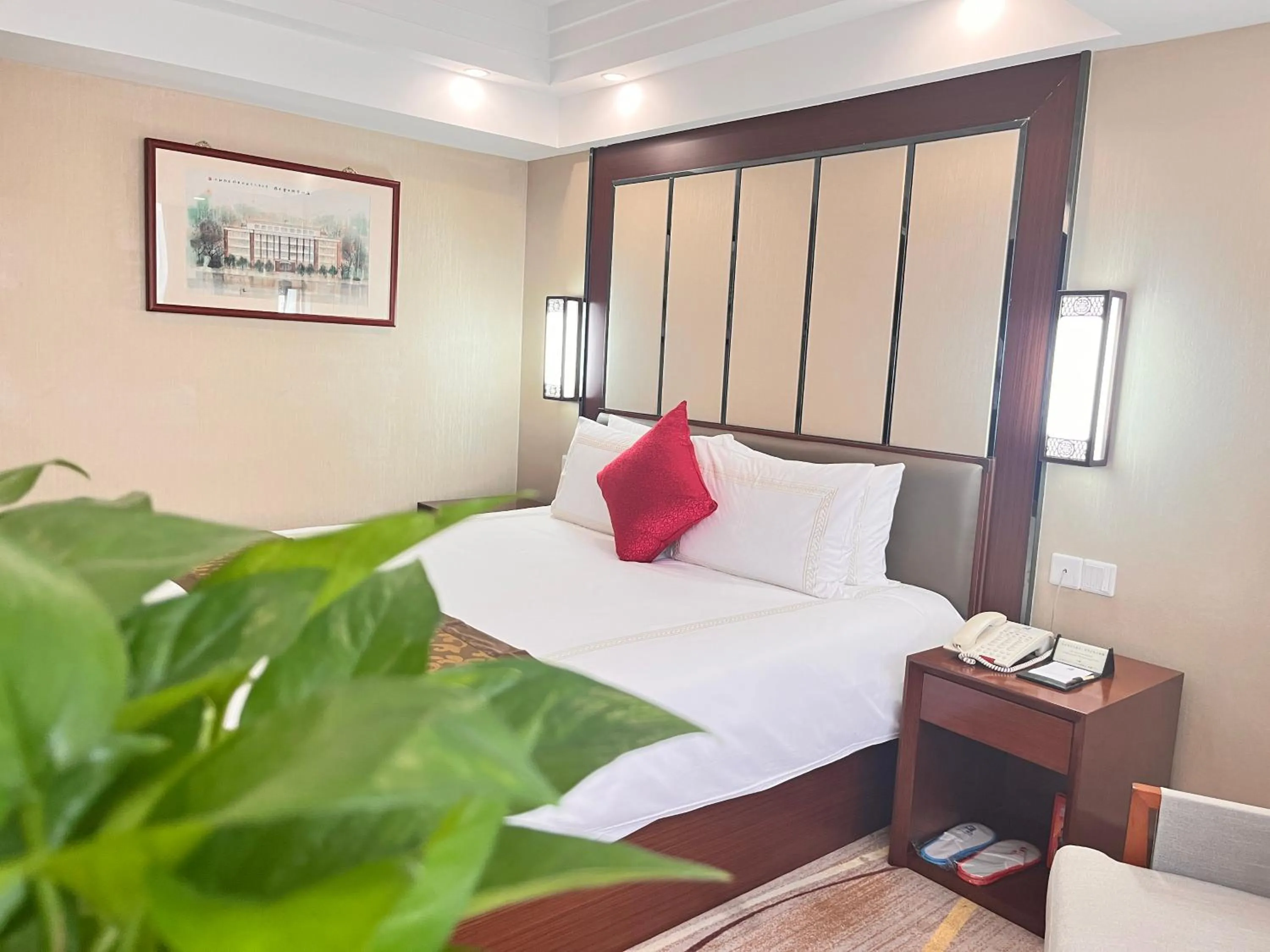 Bedroom, Bed in Skyline Plaza Hotel Guangzhou