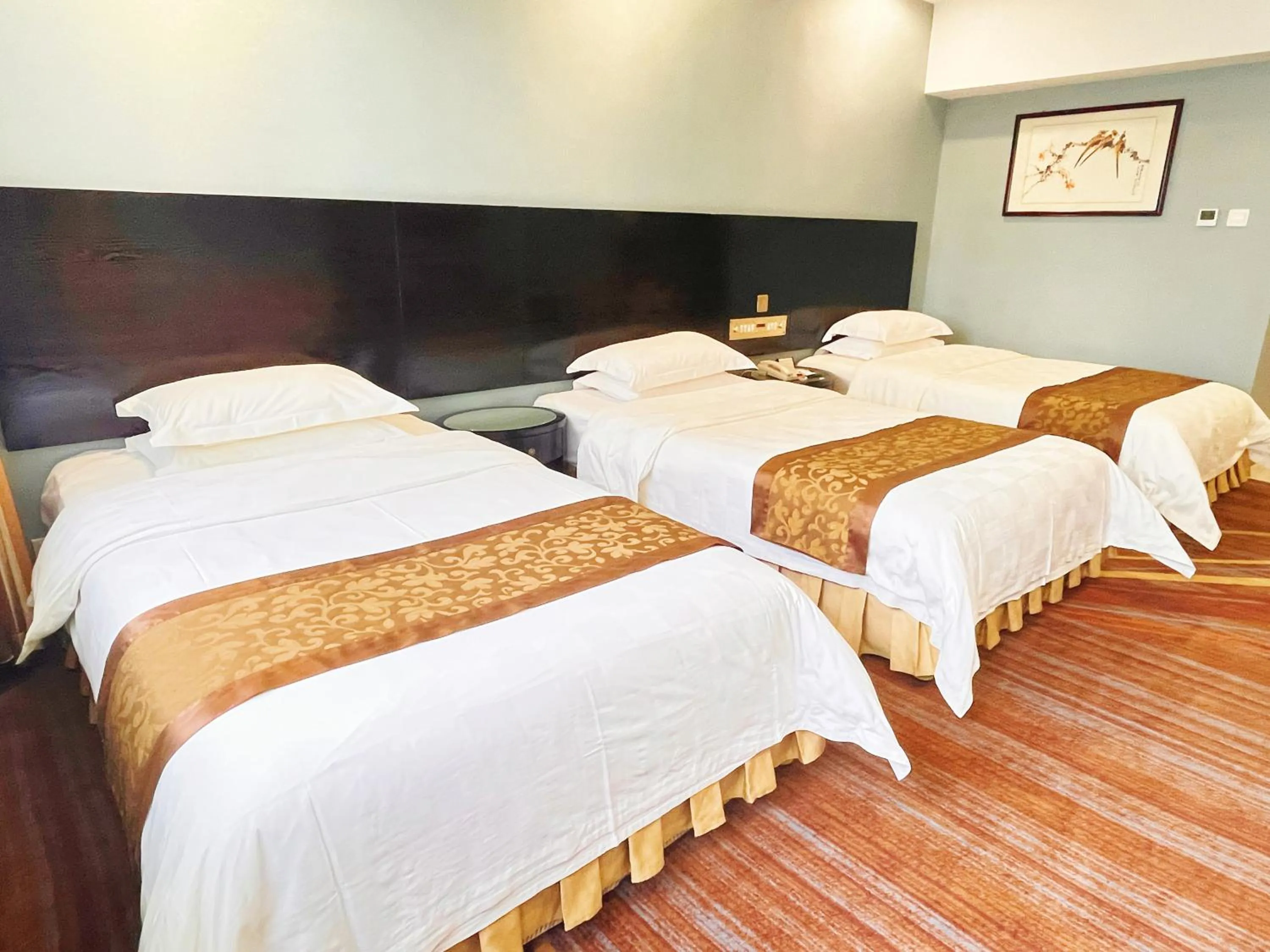 Photo of the whole room, Bed in Skyline Plaza Hotel Guangzhou