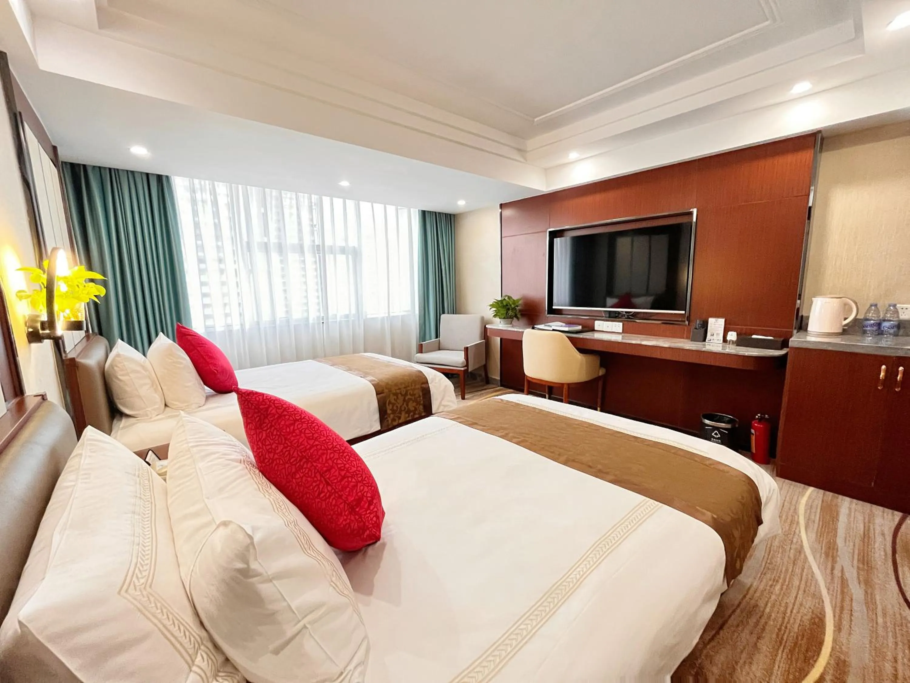 Photo of the whole room, Bed in Skyline Plaza Hotel Guangzhou