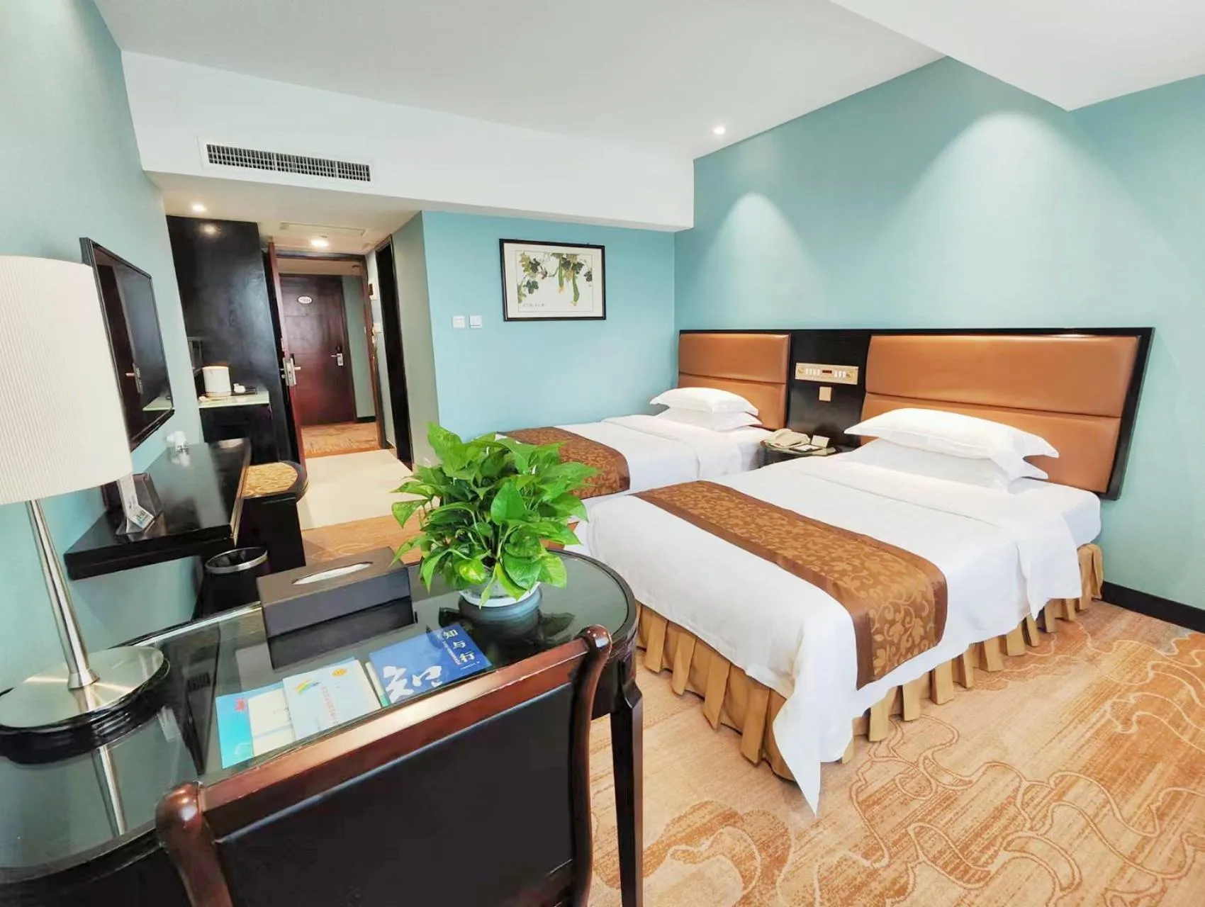 Photo of the whole room, Bed in Skyline Plaza Hotel Guangzhou