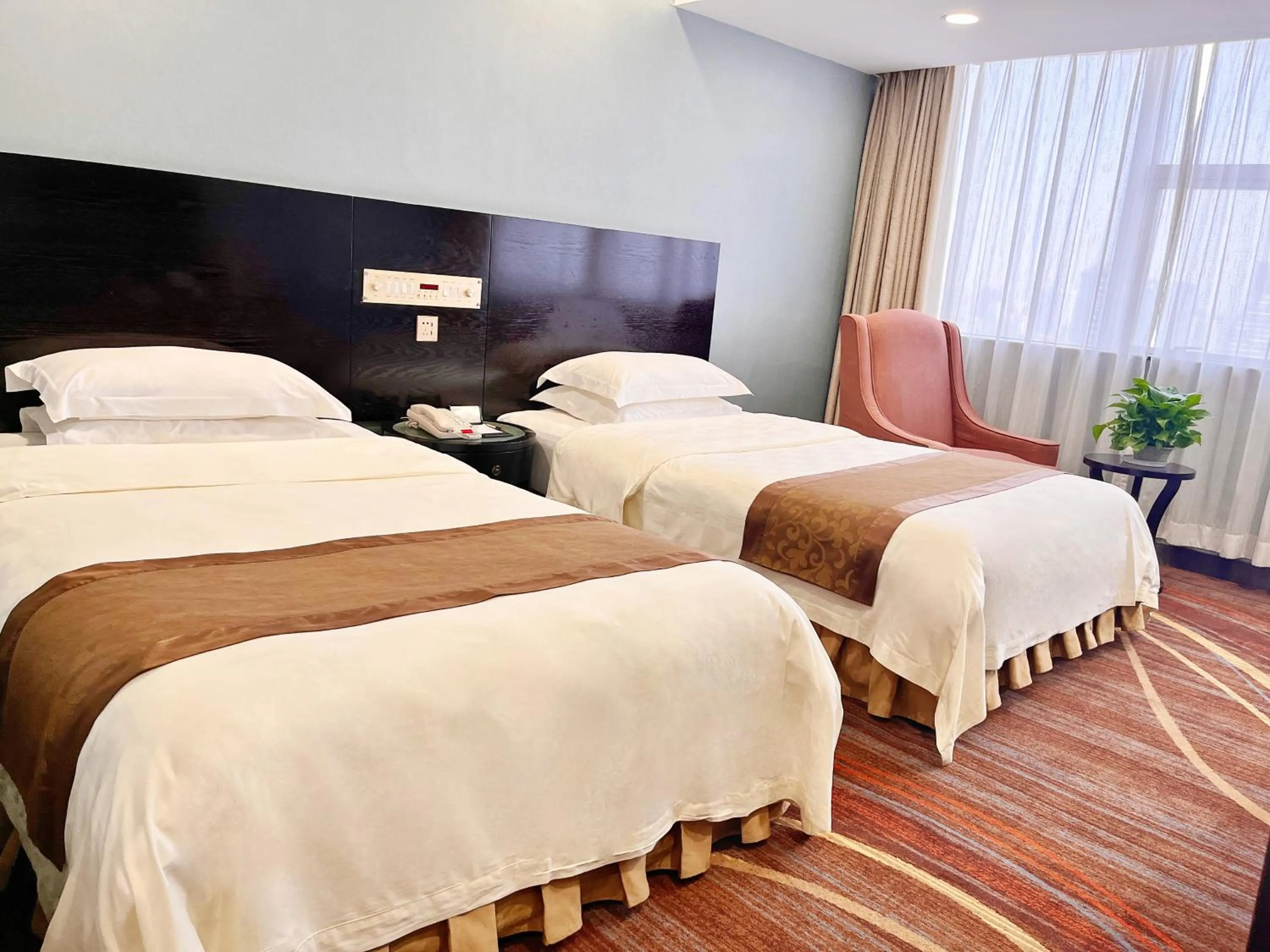 Photo of the whole room, Bed in Skyline Plaza Hotel Guangzhou