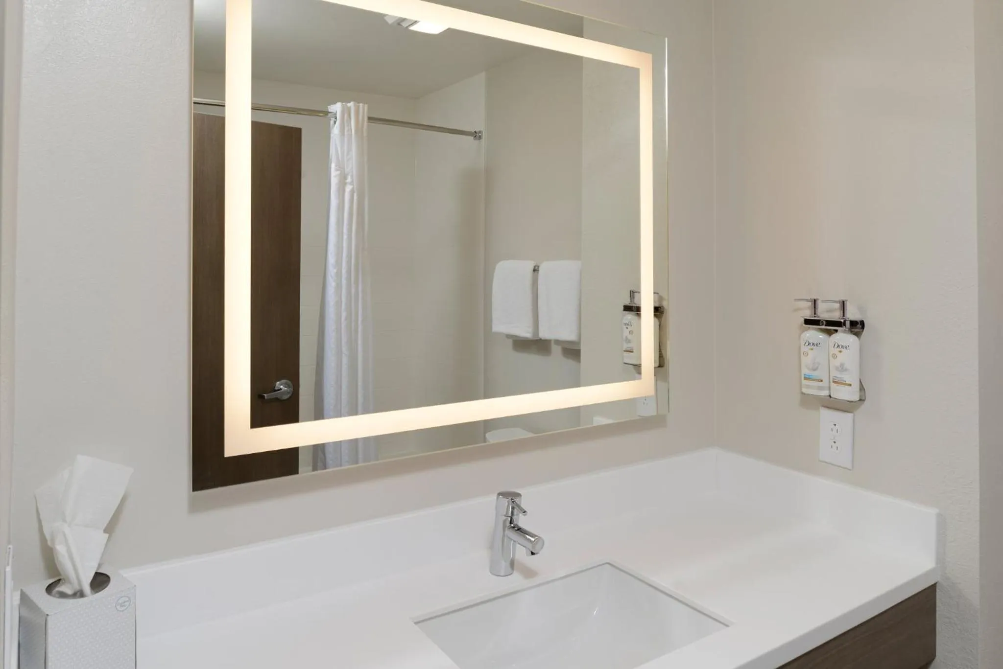 Bathroom in Holiday Inn Express Hotel and Suites Marysville by IHG