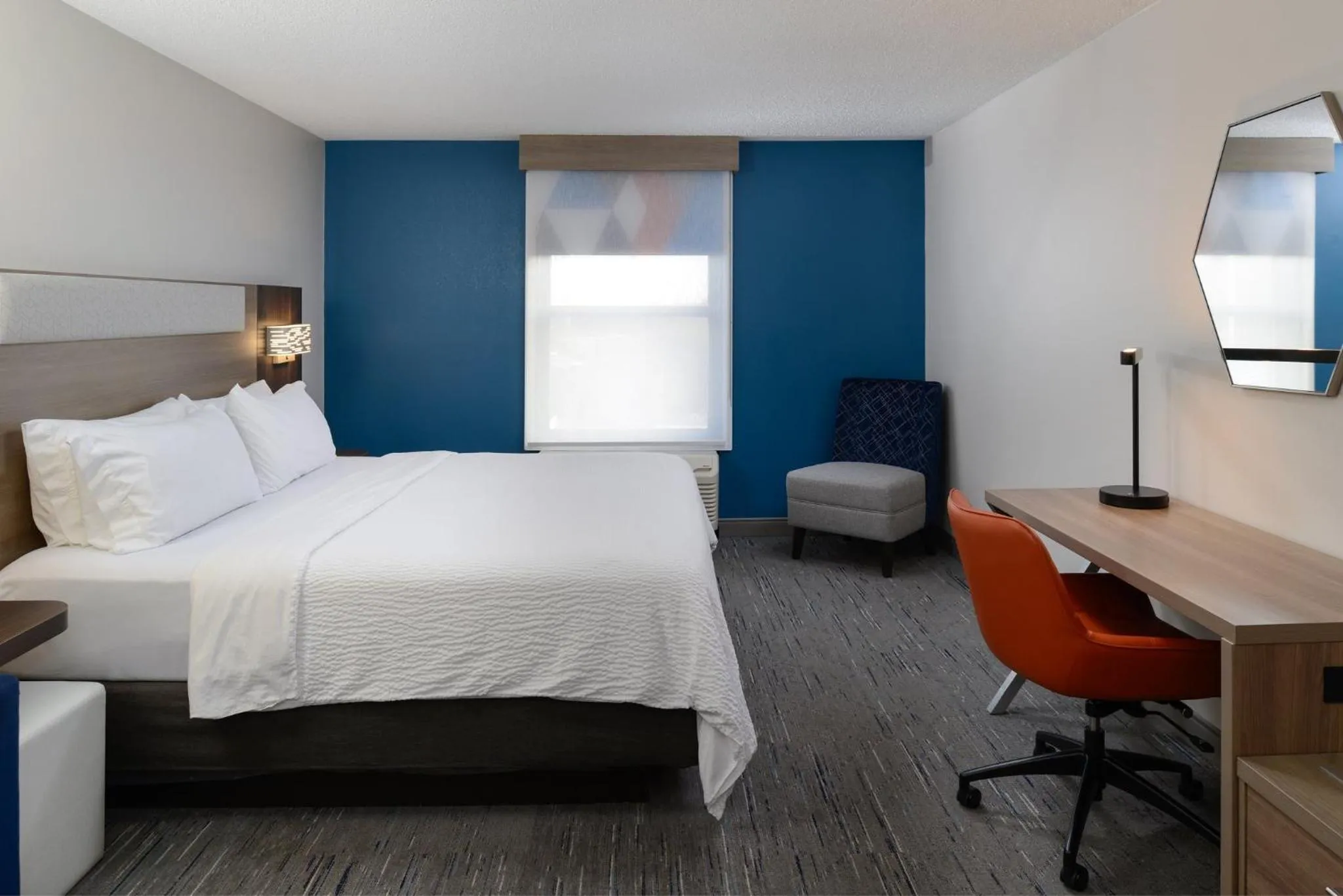 Photo of the whole room, Bed in Holiday Inn Express Hotel and Suites Marysville by IHG