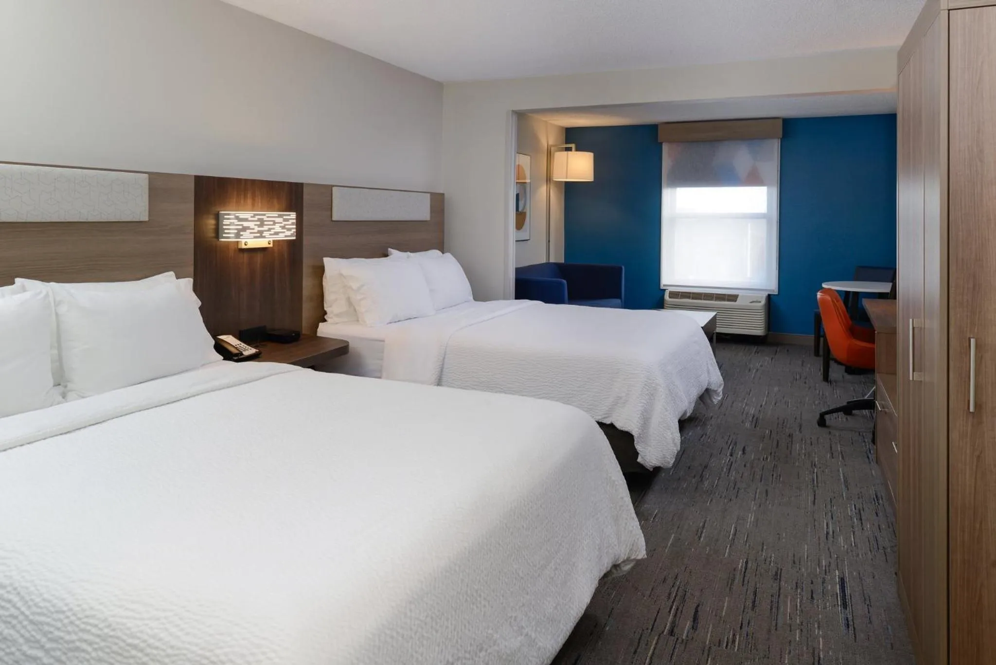Photo of the whole room, Bed in Holiday Inn Express Hotel and Suites Marysville by IHG