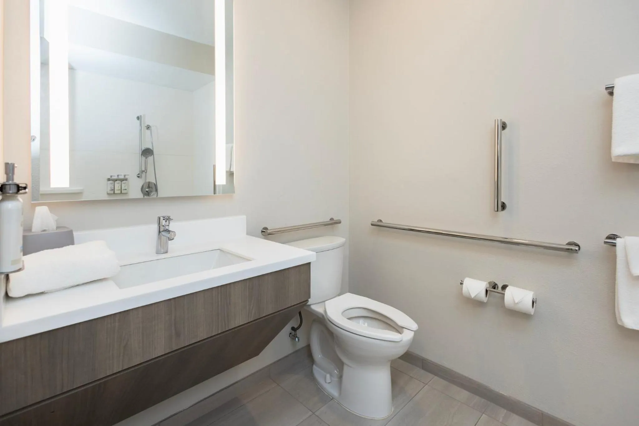 Bathroom in Holiday Inn Express Hotel and Suites Marysville by IHG
