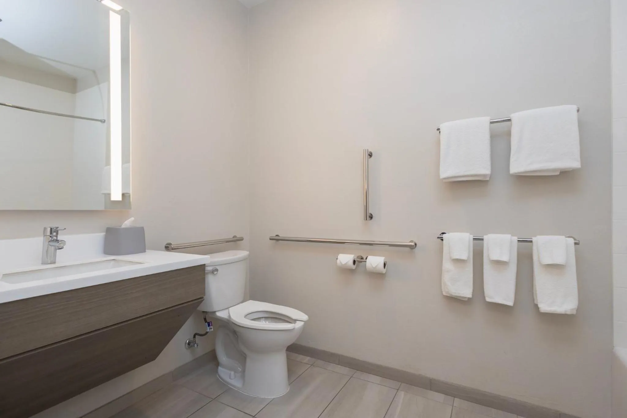 Bathroom in Holiday Inn Express Hotel and Suites Marysville by IHG