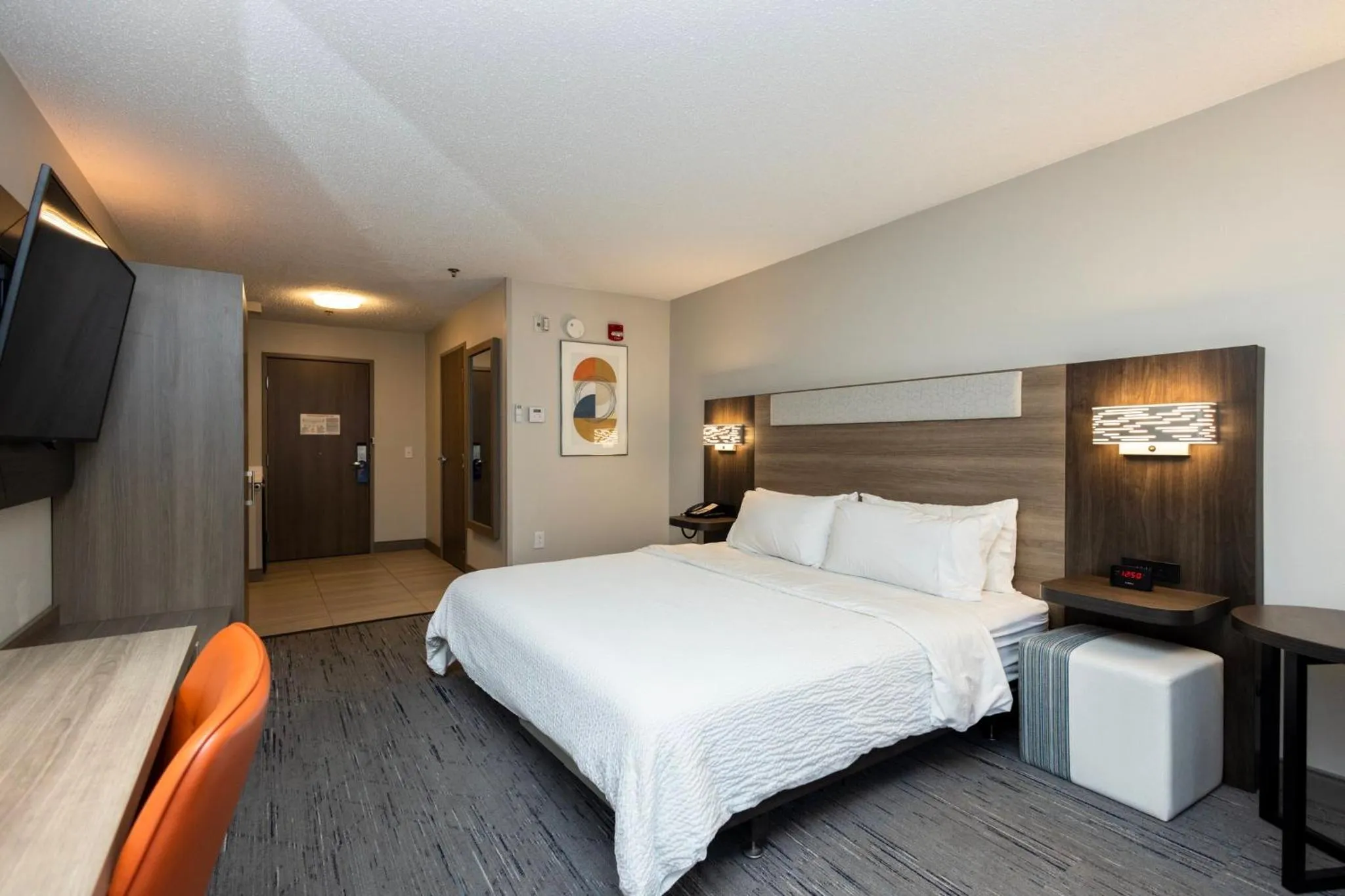 Photo of the whole room, Bed in Holiday Inn Express Hotel and Suites Marysville by IHG