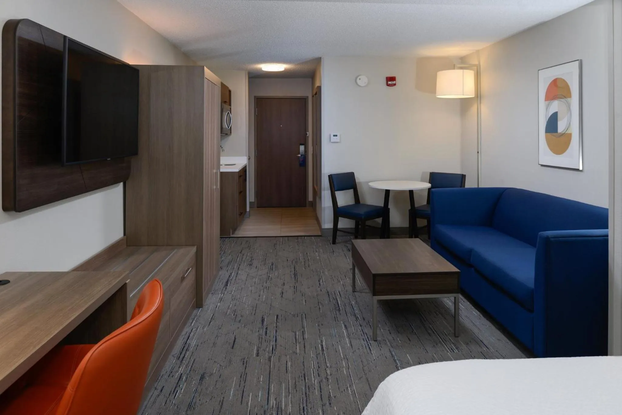 Photo of the whole room, Bed in Holiday Inn Express Hotel and Suites Marysville by IHG
