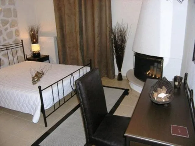 Photo of the whole room, Bed in Villa Del Lago Boutique Hotel