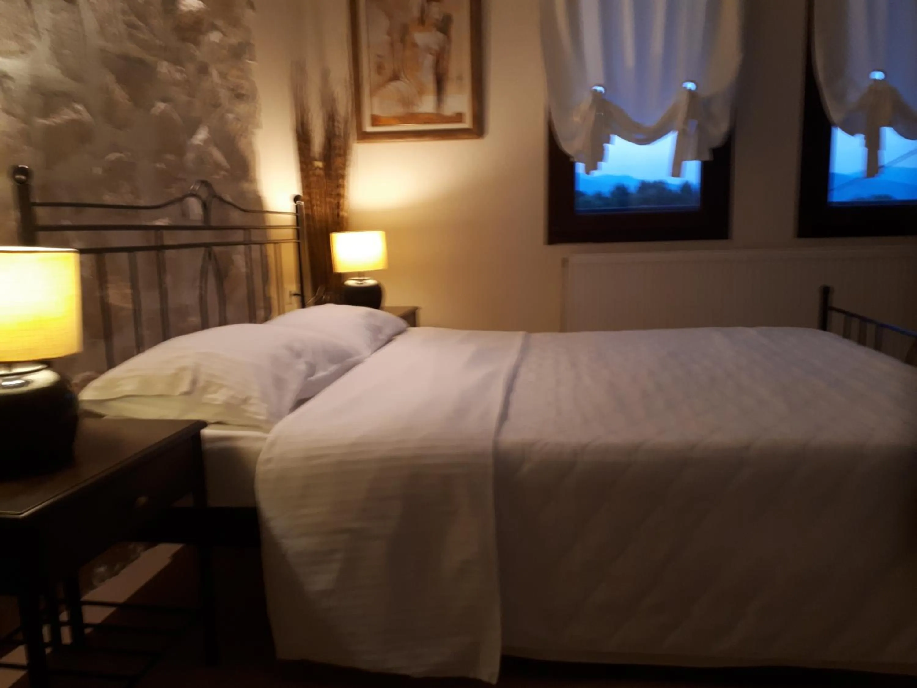 Bed in Villa Del Lago Boutique Hotel