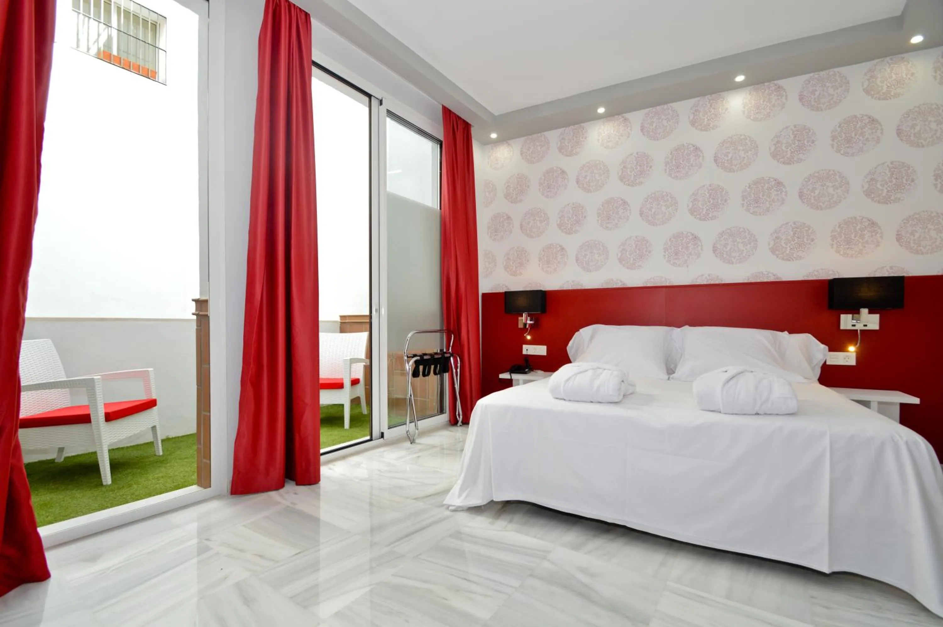 Bedroom, Bed in The Zentral Arenal Suites