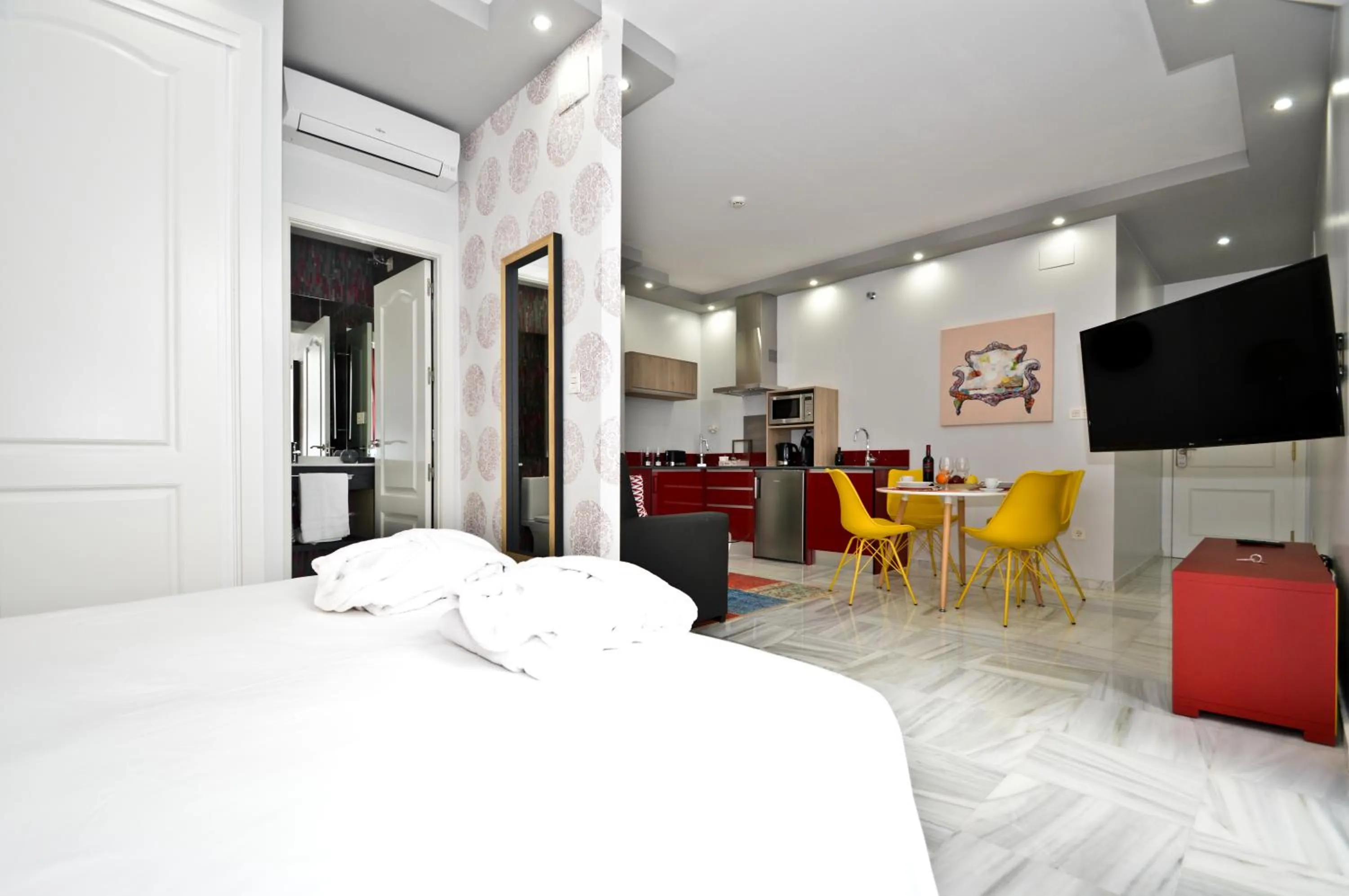 Bedroom, Bed in The Zentral Arenal Suites