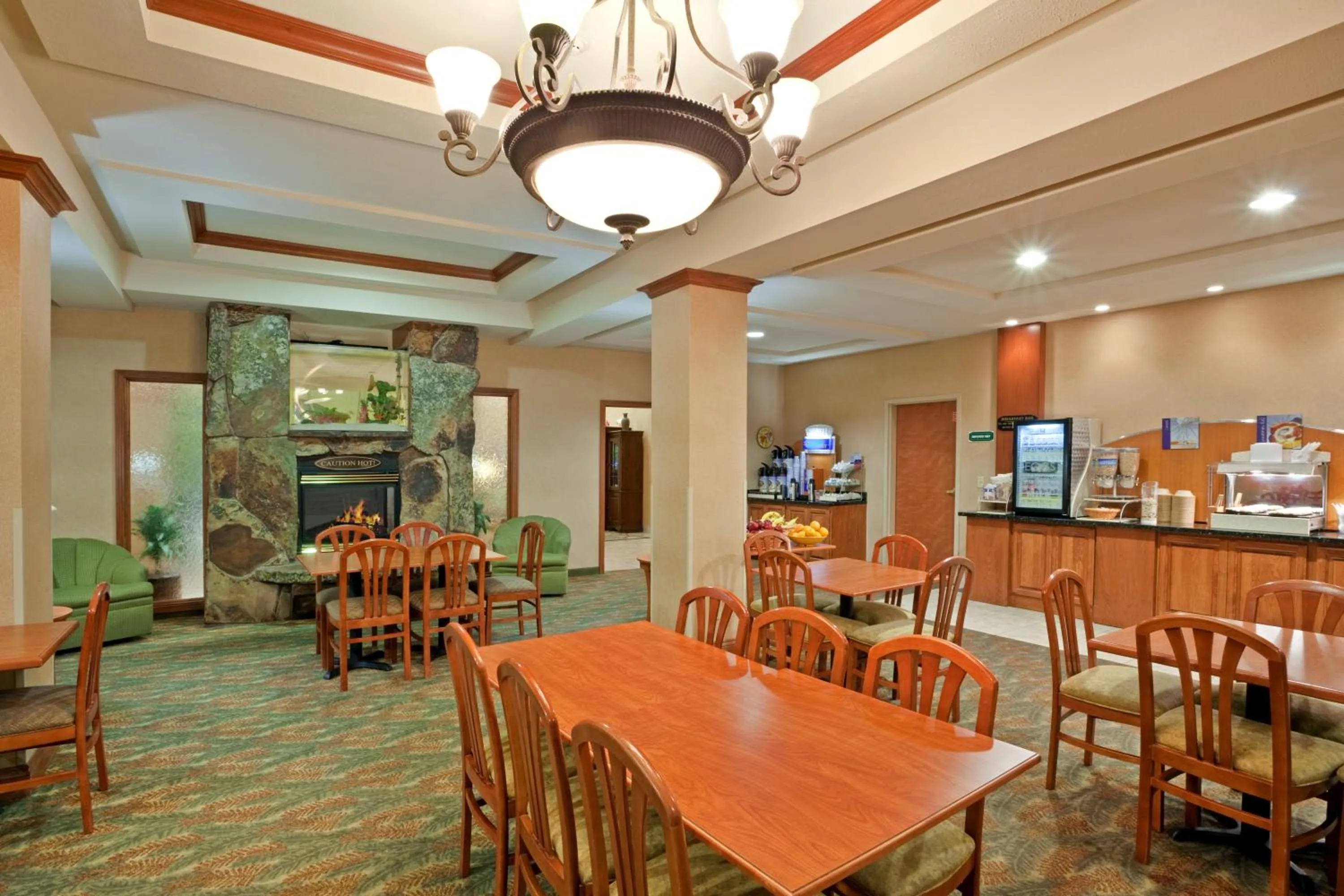 Restaurant/places to eat in Triple Play Resort Hotel & Suites