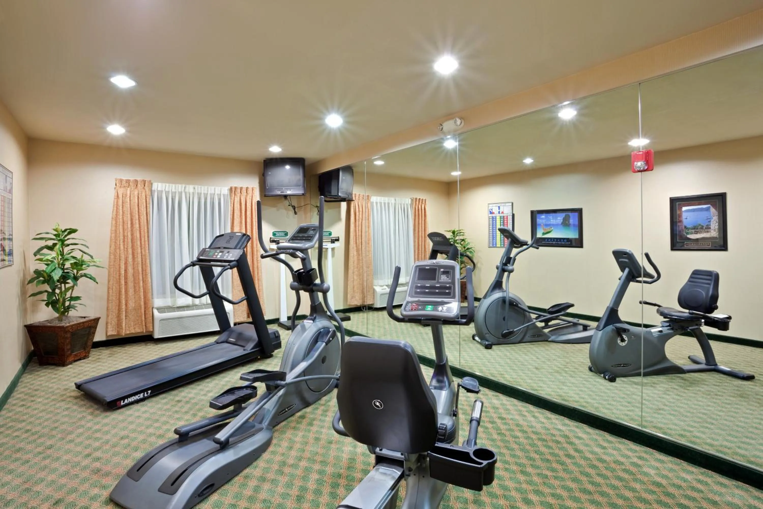 Fitness centre/facilities in Triple Play Resort Hotel & Suites