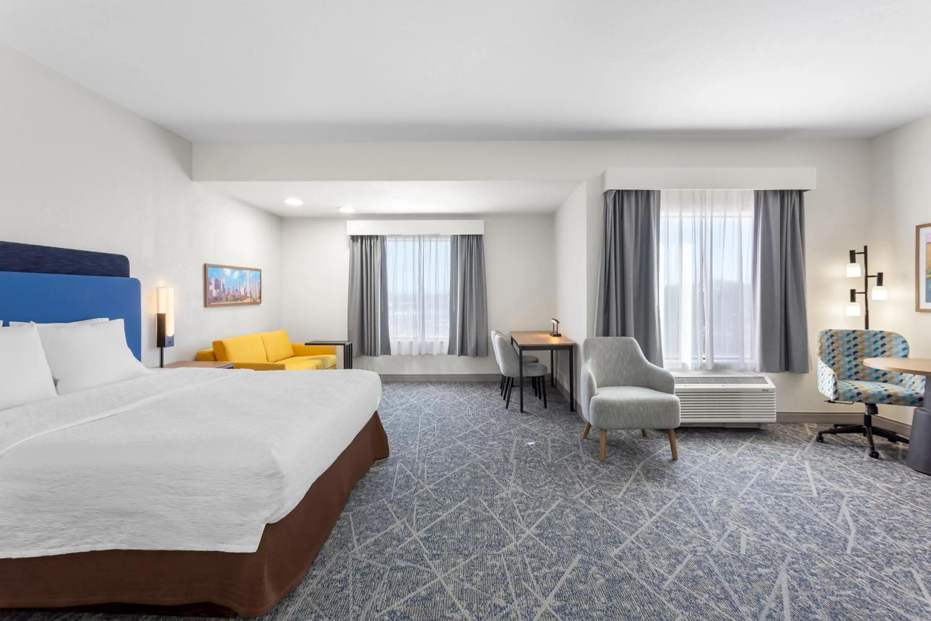 Living room, Bed in Hampton Inn & Suites Chicago Deer Park