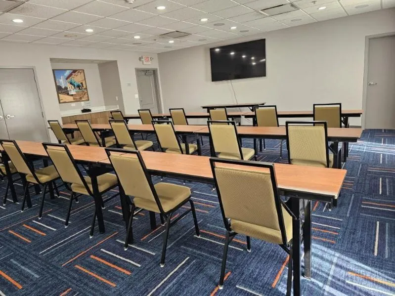 Meeting/conference room in Hampton Inn & Suites Chicago Deer Park