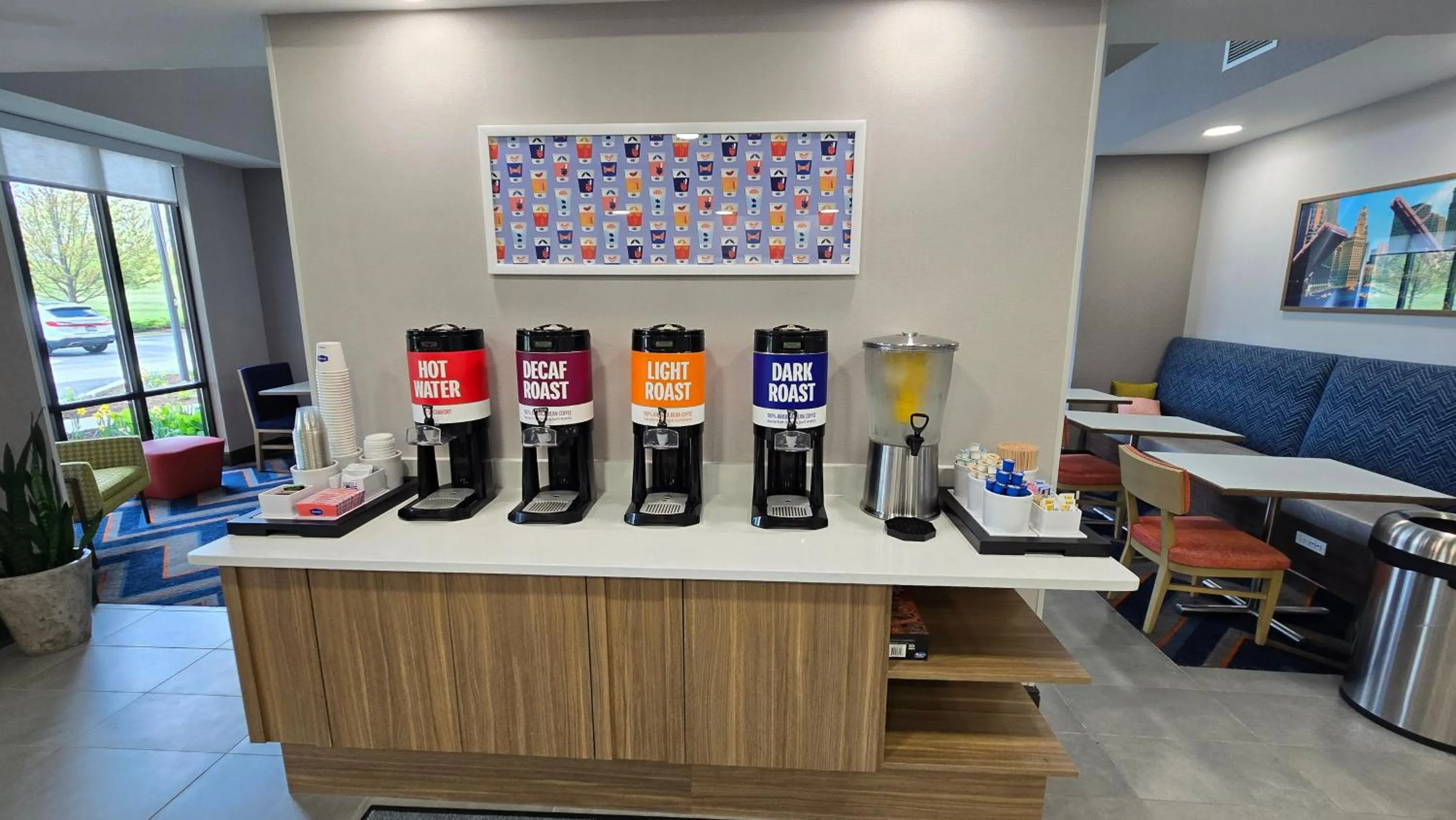 Coffee/tea facilities in Hampton Inn & Suites Chicago Deer Park