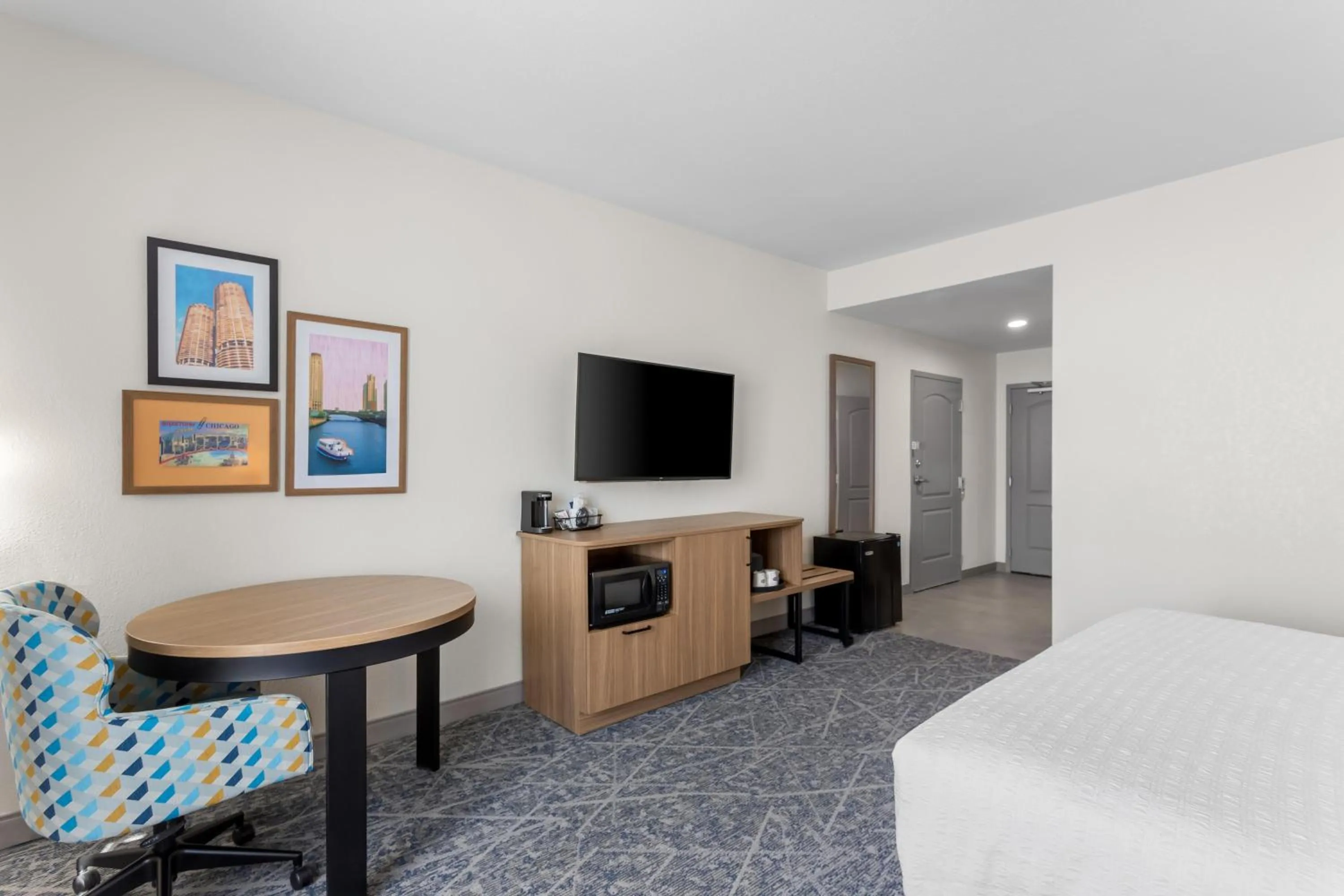Bedroom, Bed in Hampton Inn & Suites Chicago Deer Park