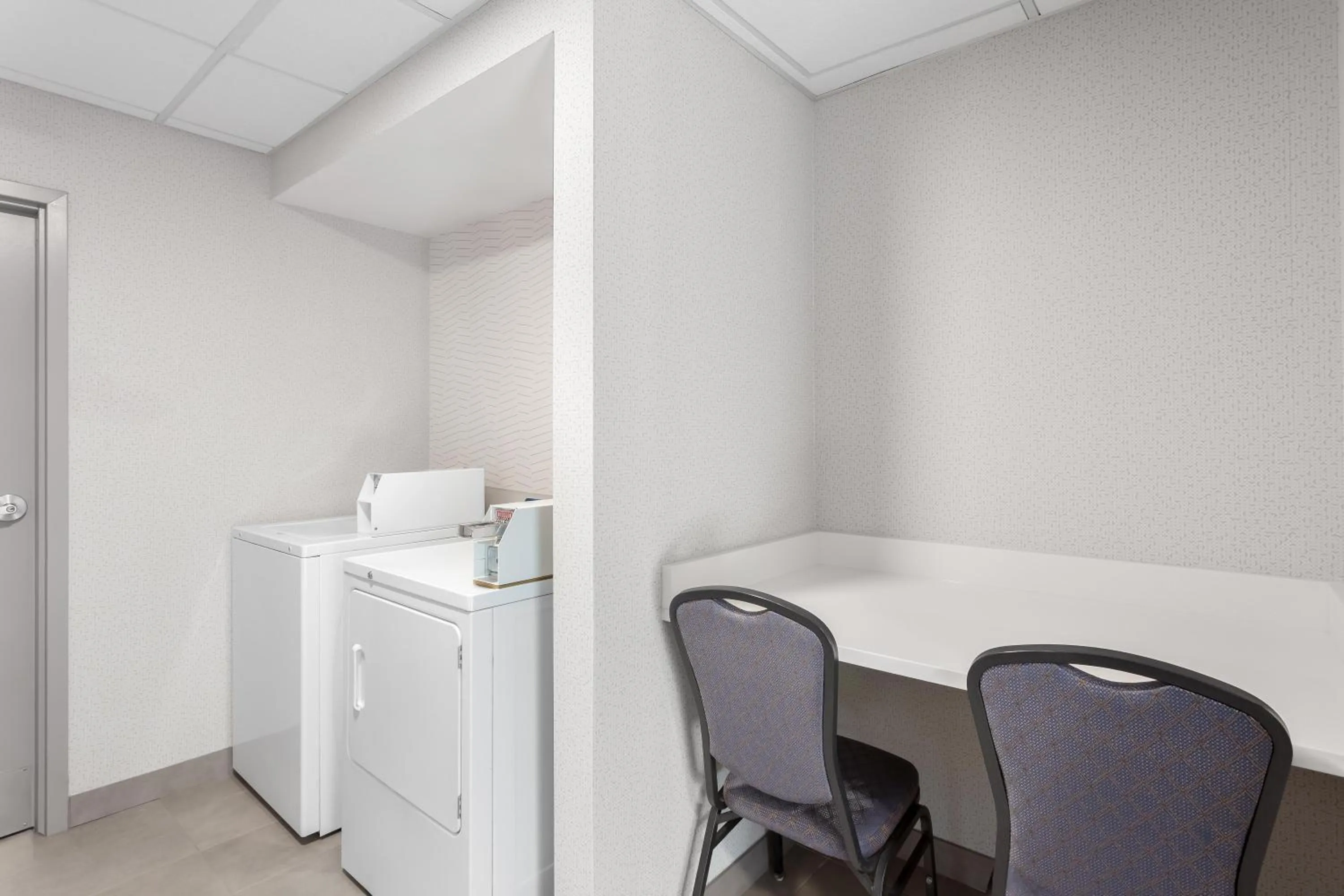 laundry in Hampton Inn & Suites Chicago Deer Park