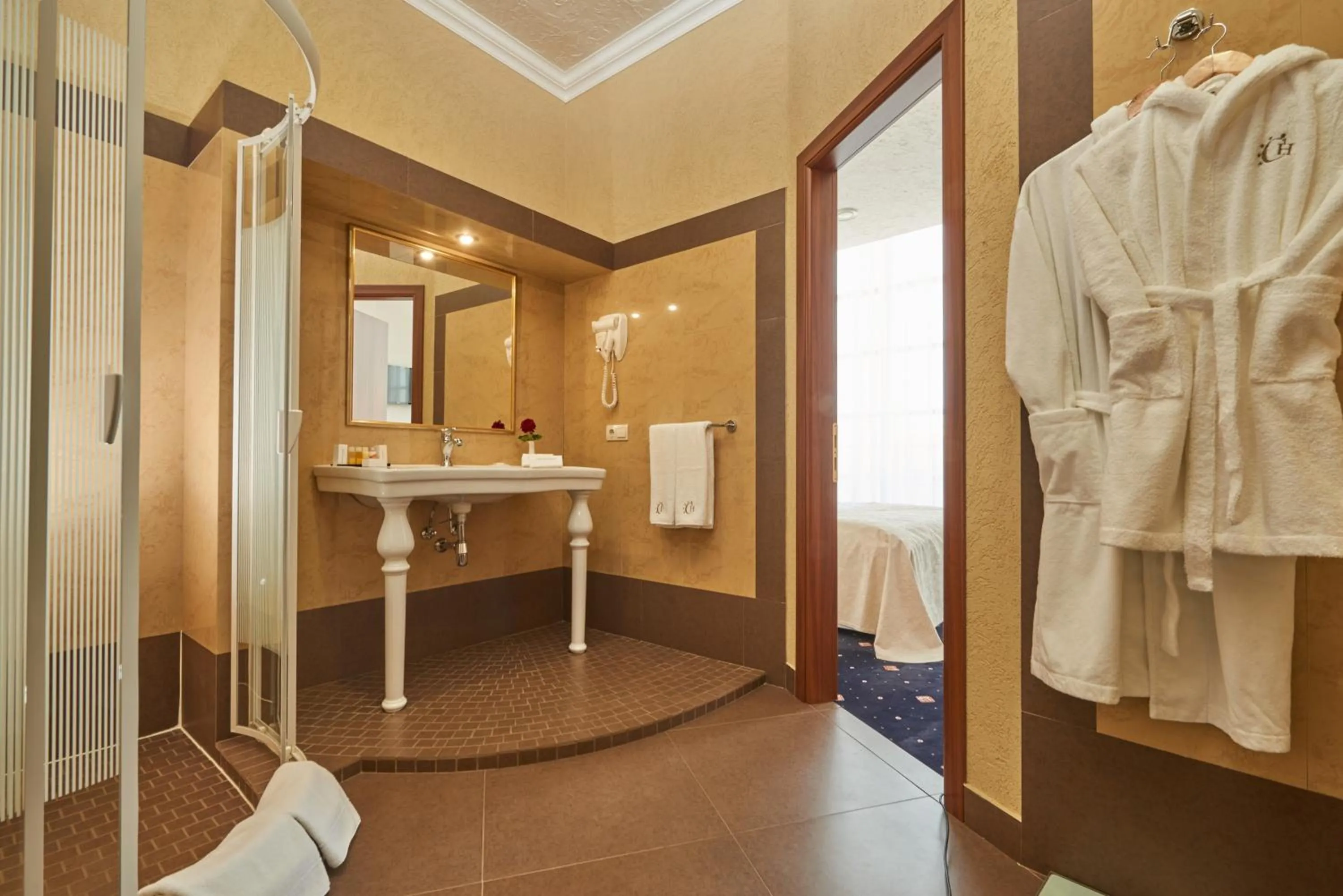 Shower in City Holiday Resort & SPA
