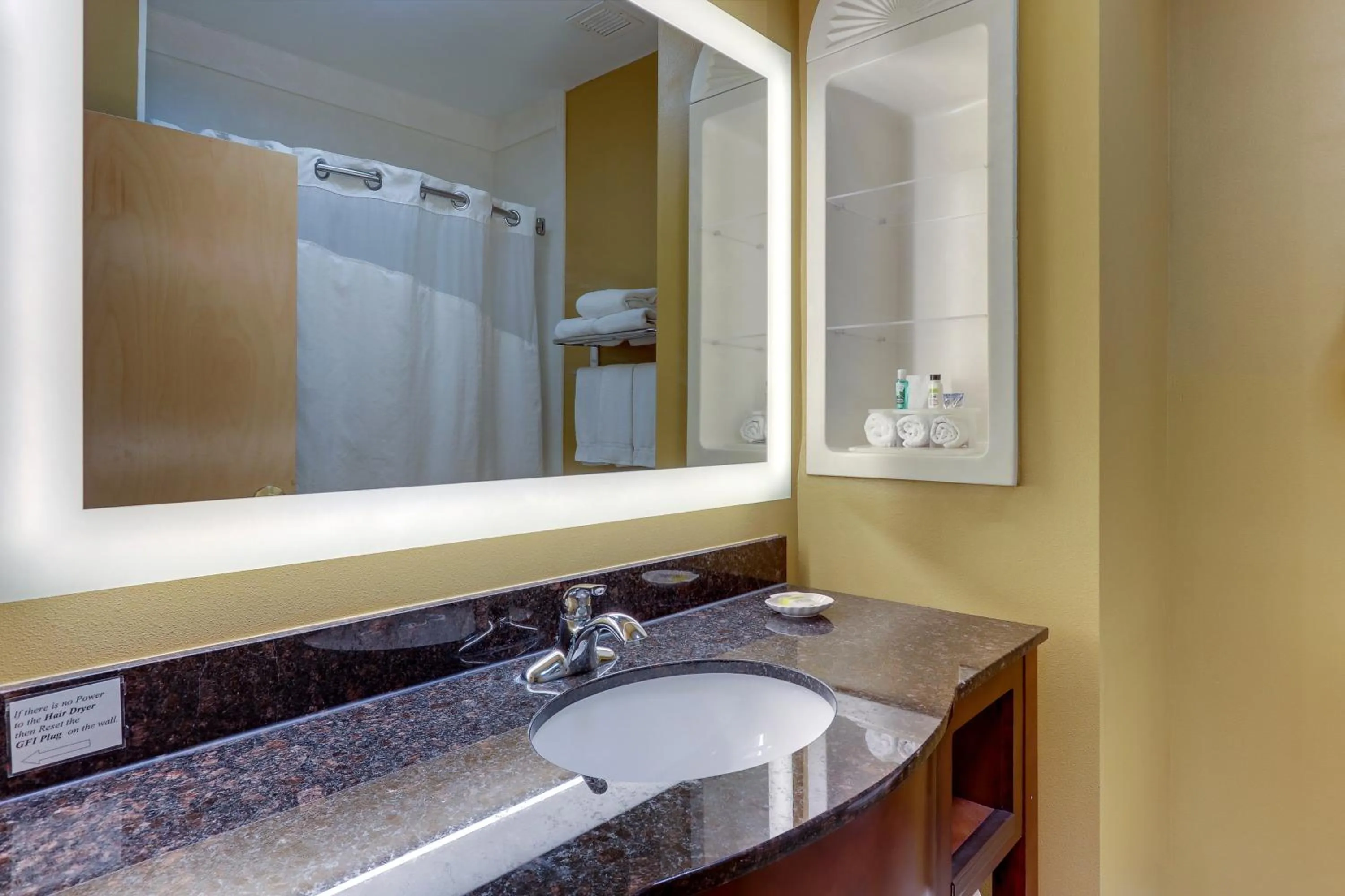 Bathroom in Holiday Inn Express Hotel & Suites Richmond by IHG