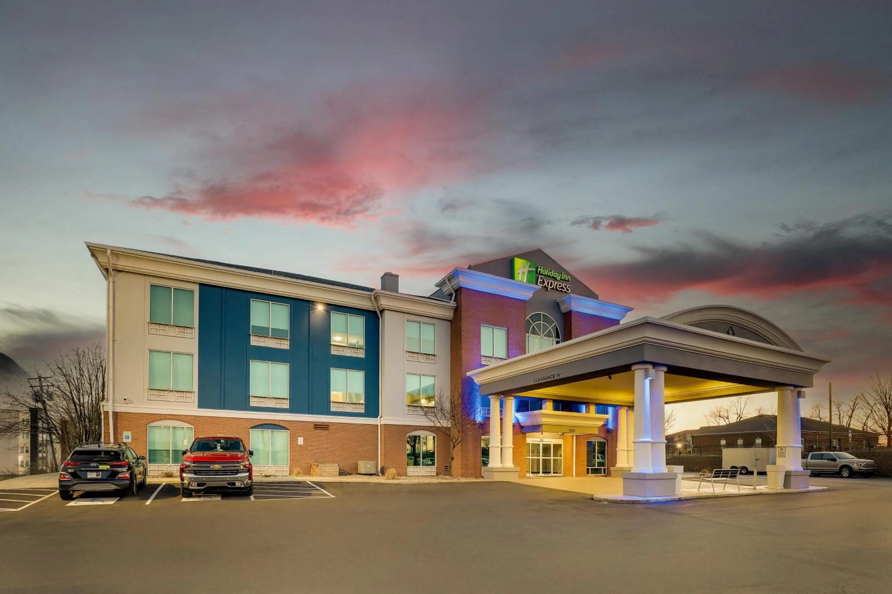 Property building in Holiday Inn Express Hotel & Suites Richmond by IHG