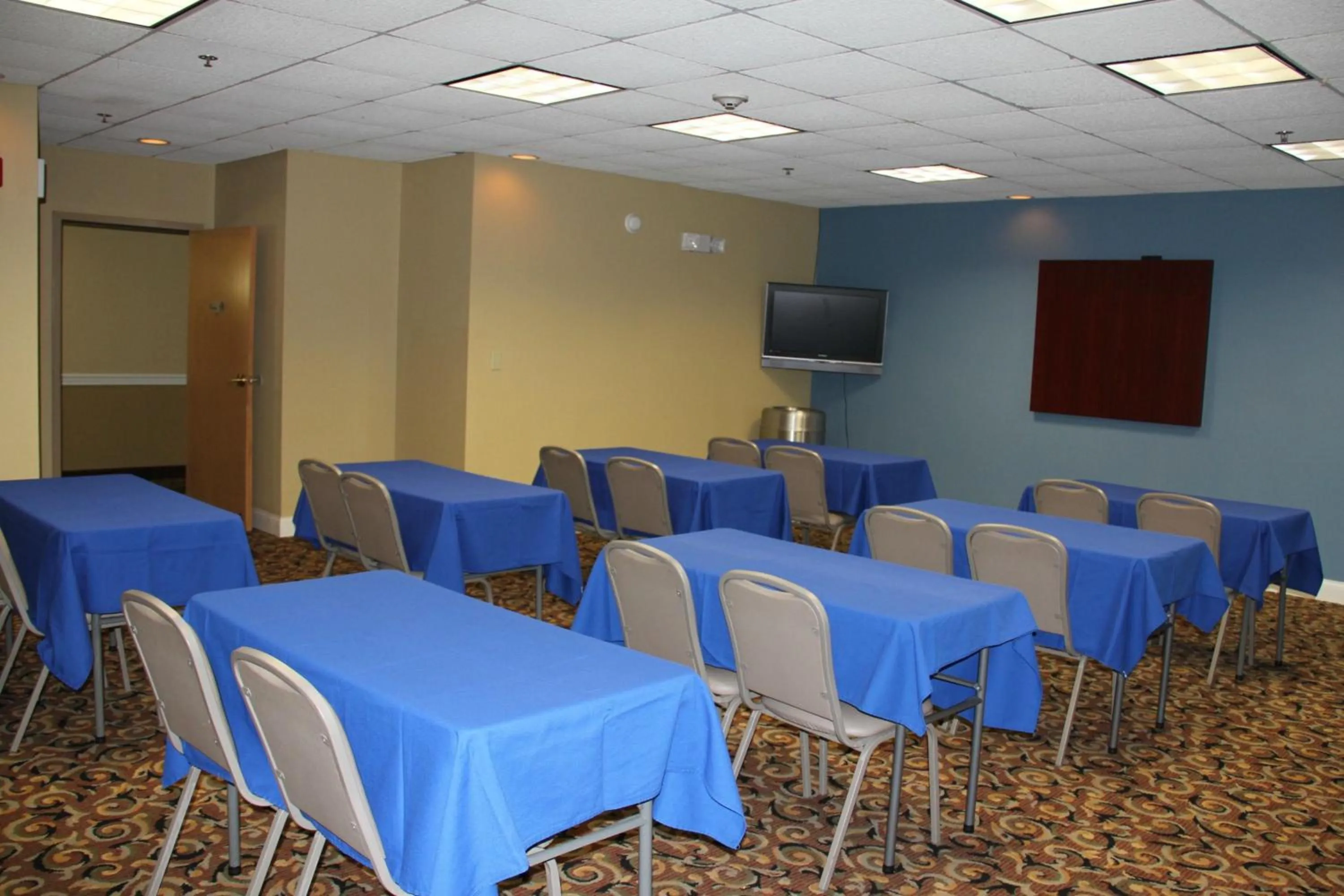 Meeting/conference room in Holiday Inn Express Hotel & Suites Richmond by IHG