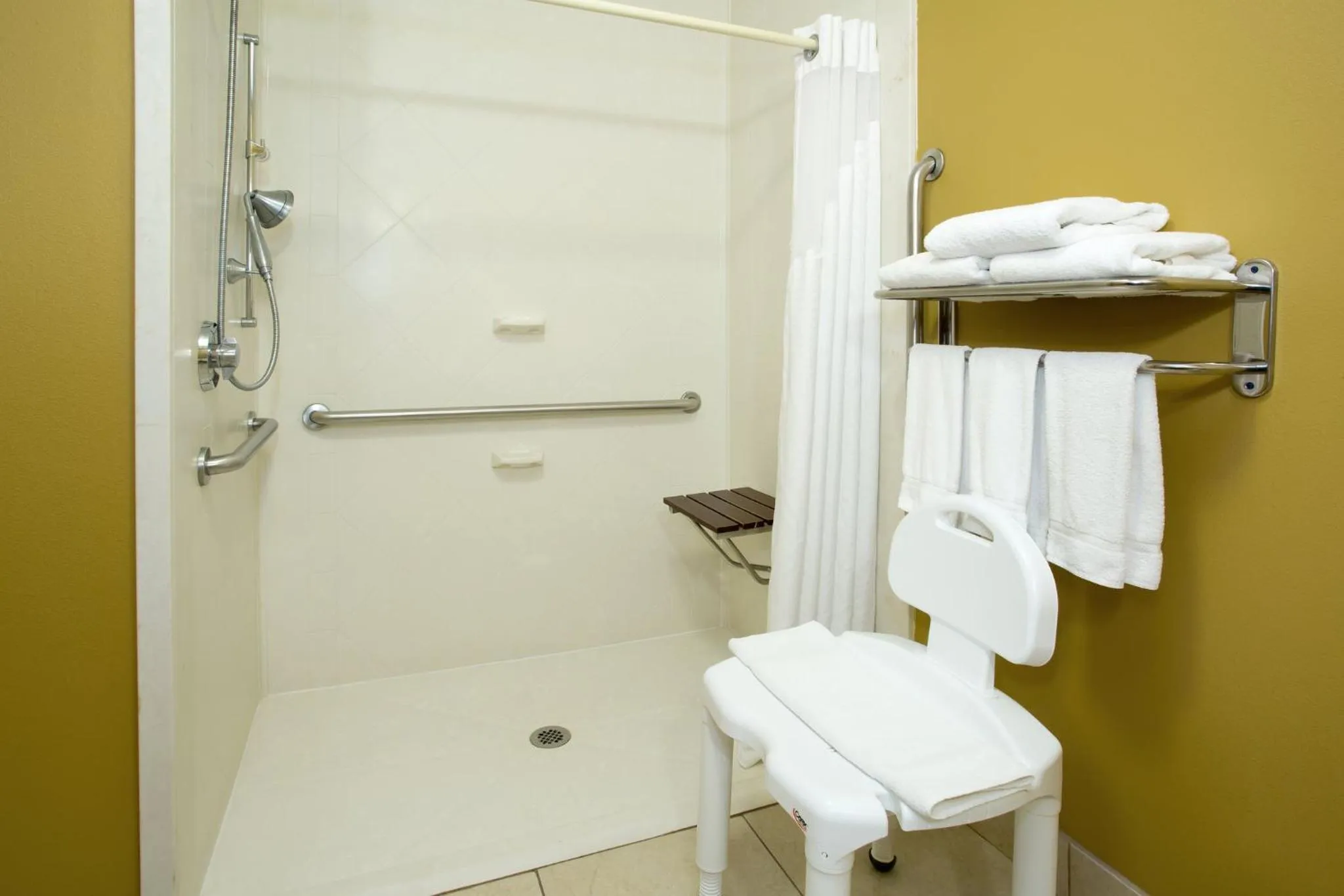 Bathroom in Holiday Inn Express Hotel & Suites Richmond by IHG