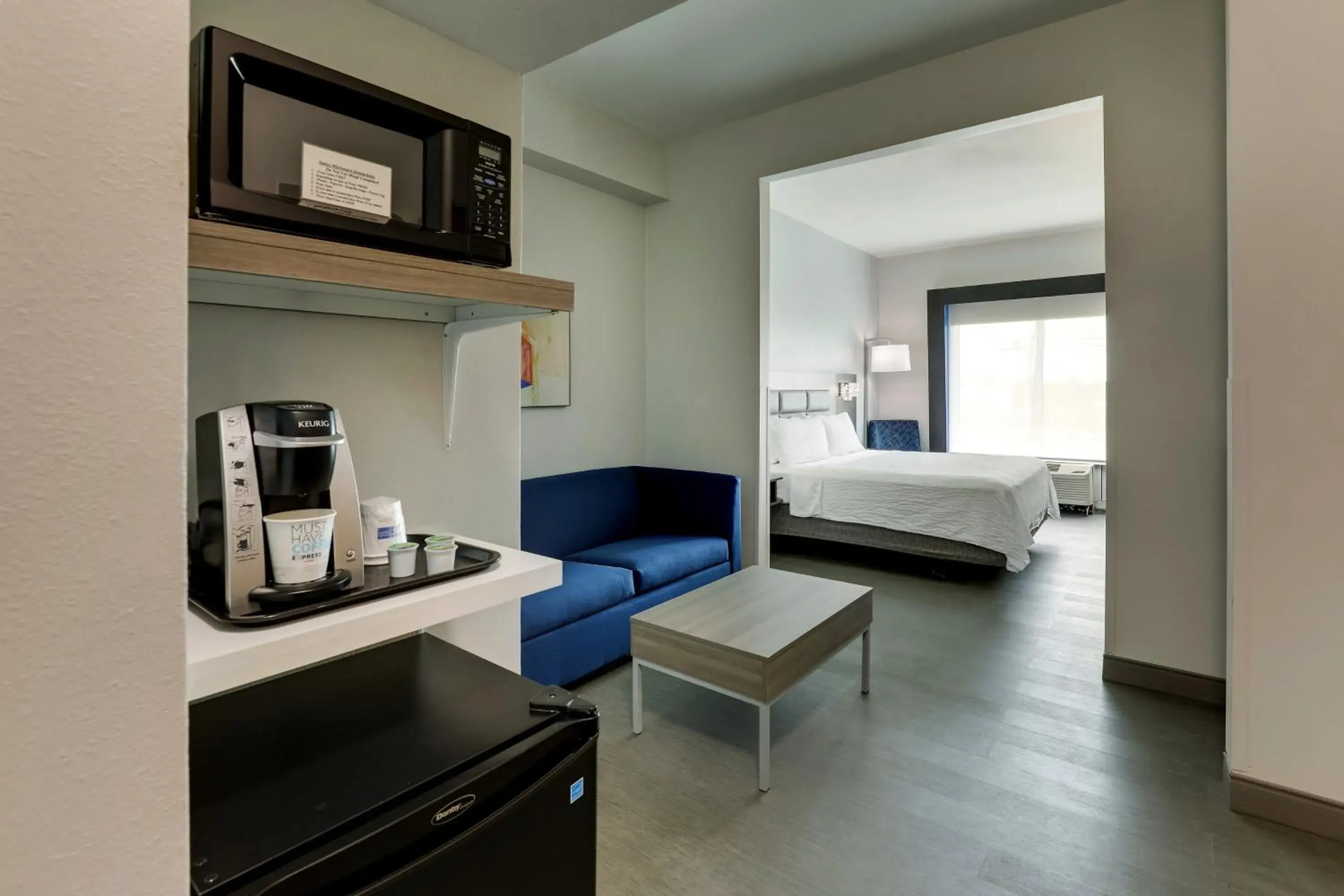 King Suite in Holiday Inn Express Hotel & Suites Richmond by IHG King Suite in Holiday Inn Express Hotel & Suites Richmond by IHG