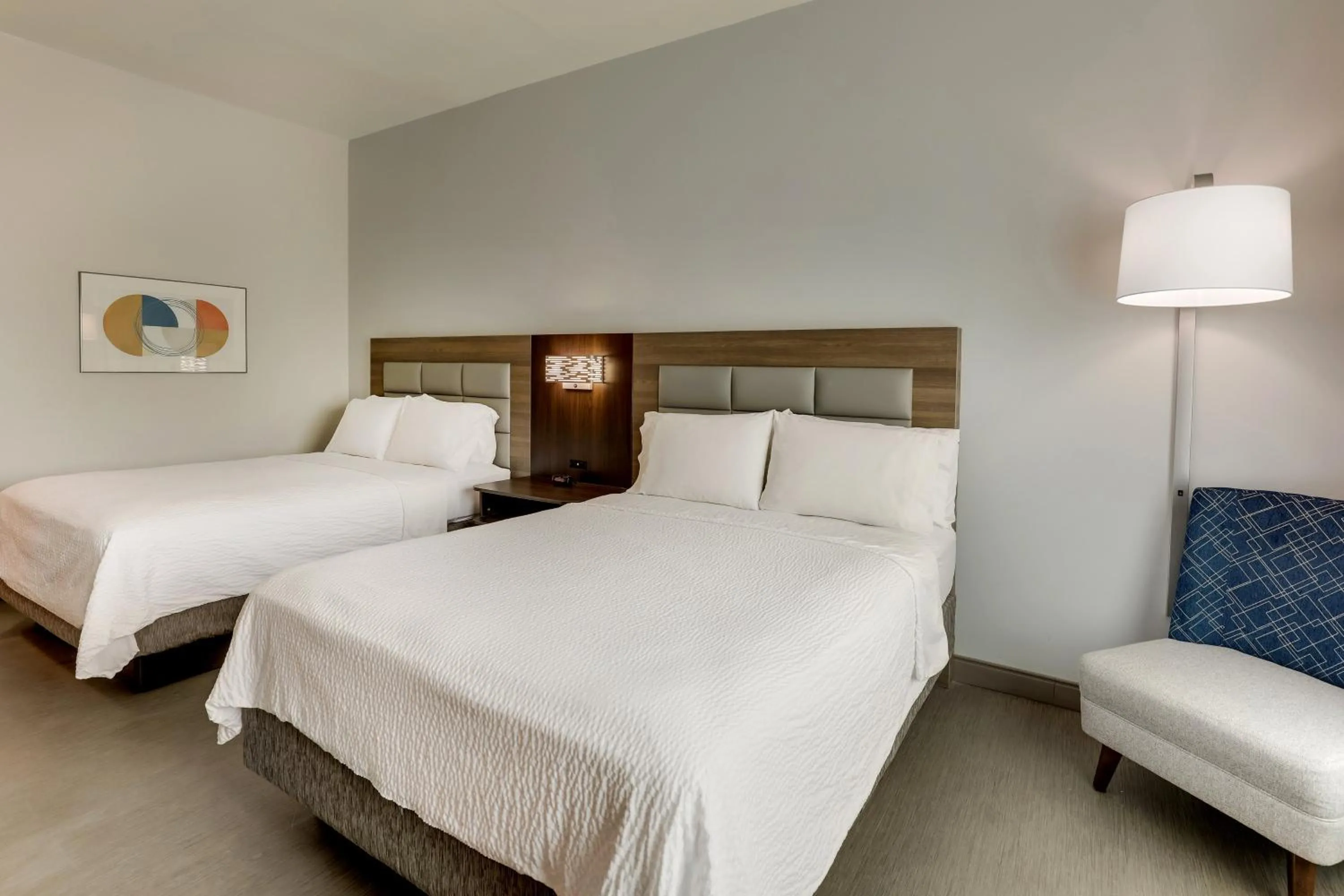 Photo of the whole room, Bed in Holiday Inn Express Hotel & Suites Richmond by IHG